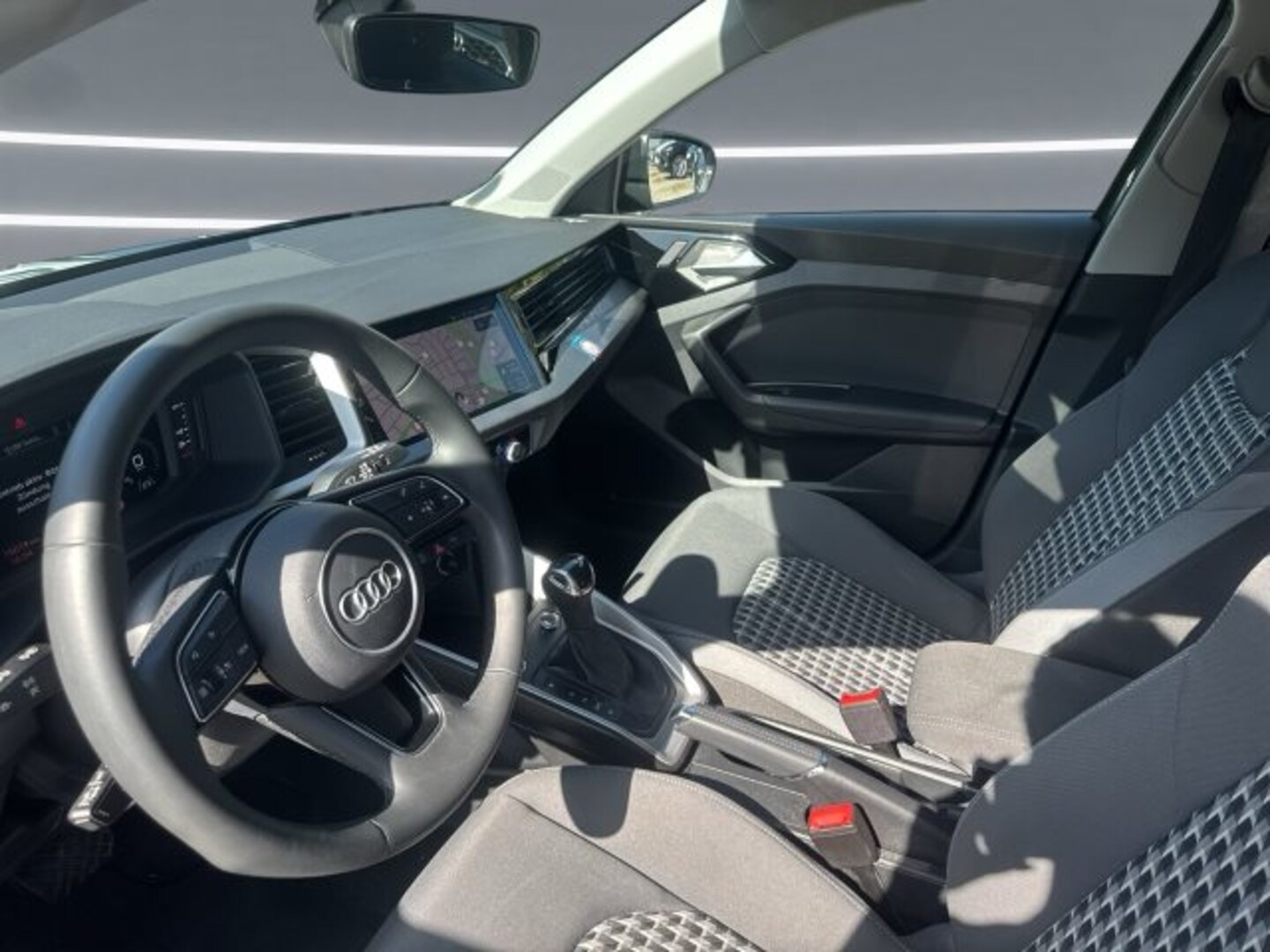 Bild über Audi A1 Sportback S line 35 TFSI S tronic - für weitere Informationen kontaktieren Sie den Audi Partner