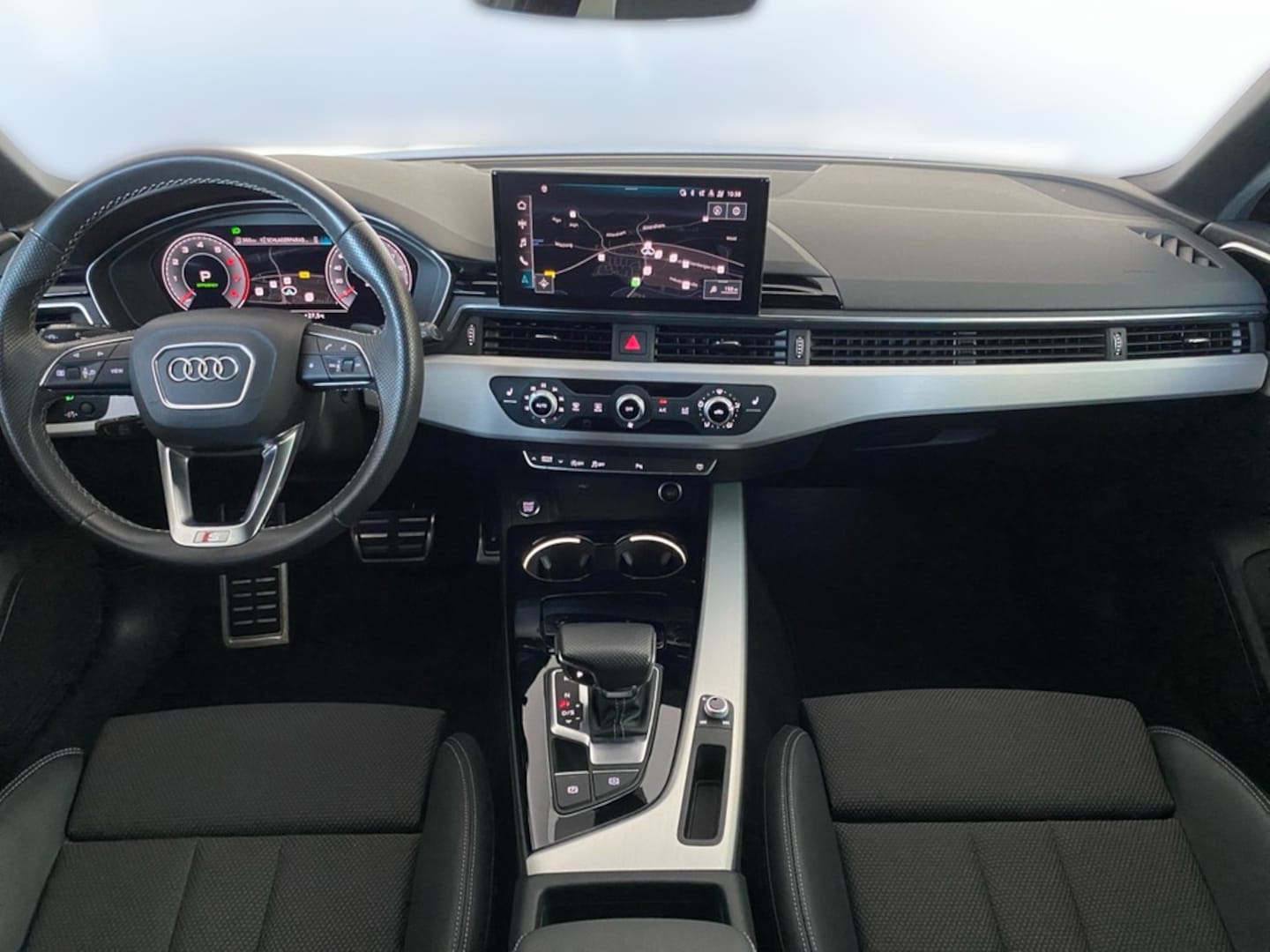 Bild über Audi A4 Avant S line 40 TFSI S tronic - für weitere Informationen kontaktieren Sie den Audi Partner