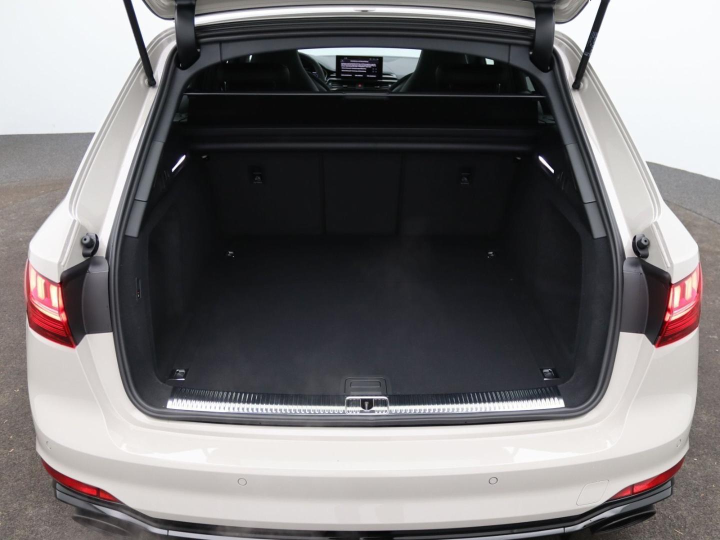 Image about Audi RS 4 Avant TFSI quattro tiptronic