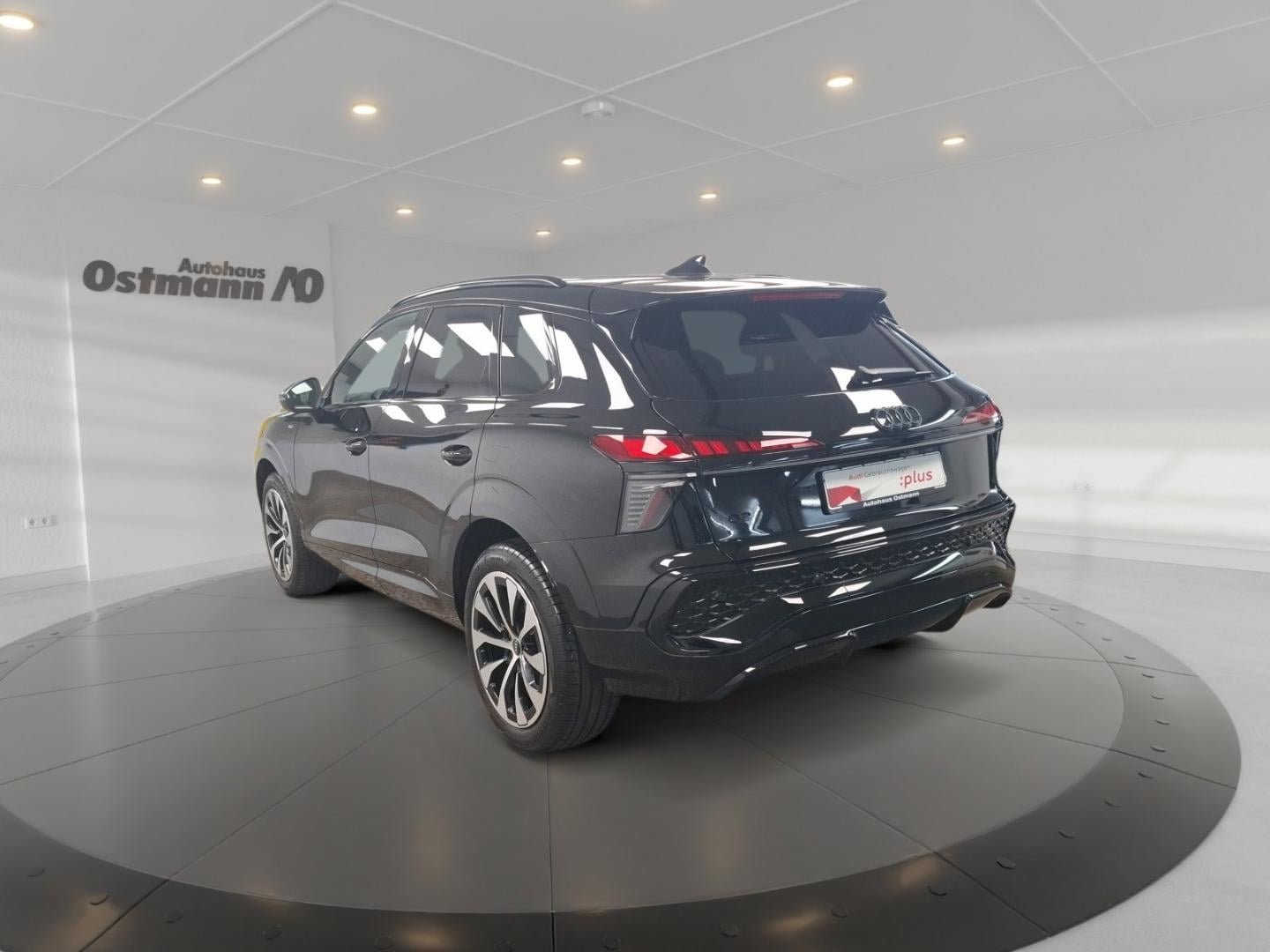 Bild über Audi Q3 SUV TFSI 110 kW S tronic - für weitere Informationen kontaktieren Sie den Audi Partner