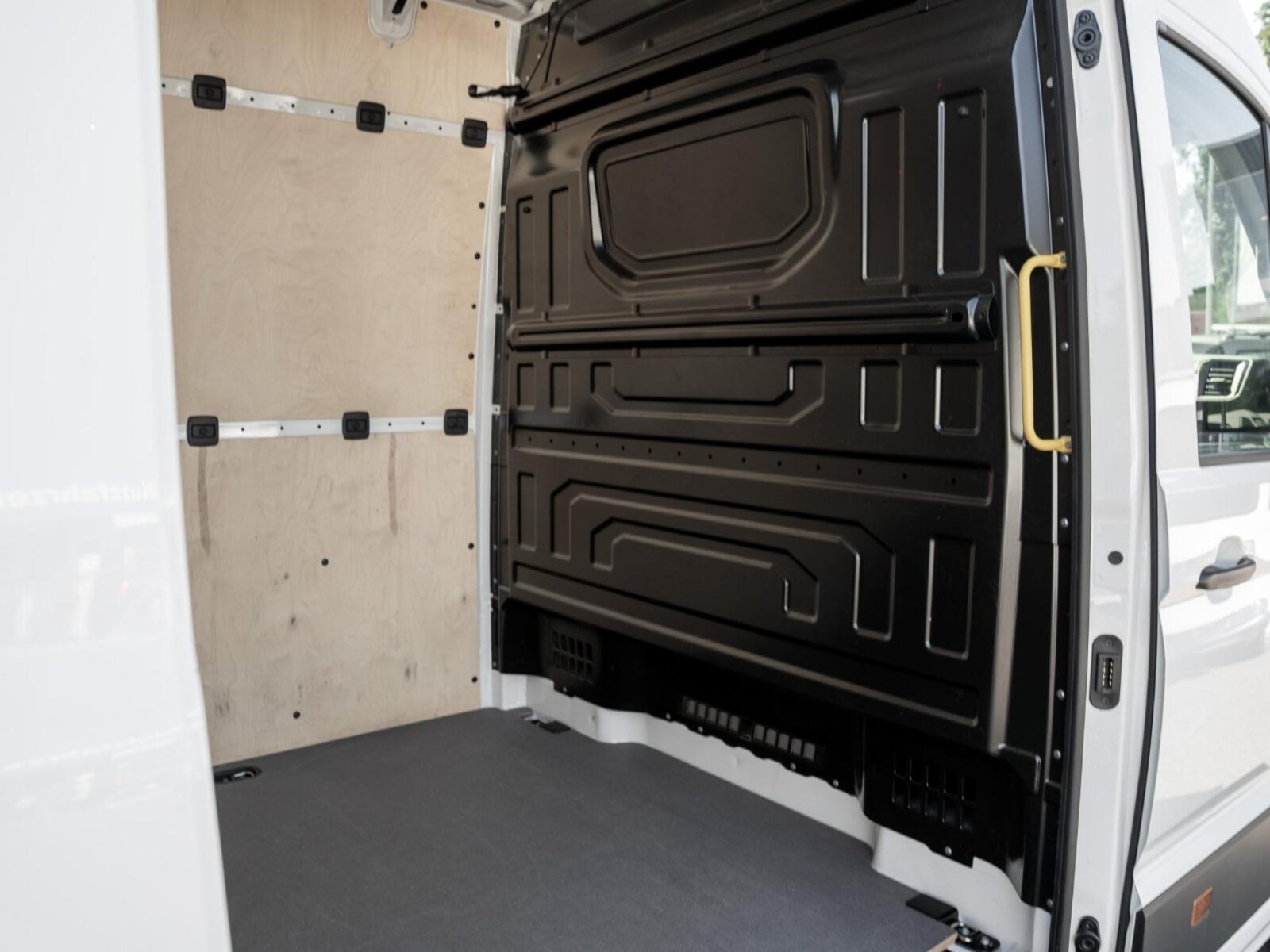 Volkswagen Crafter Kasten mittlerer Radstand – Bild 26