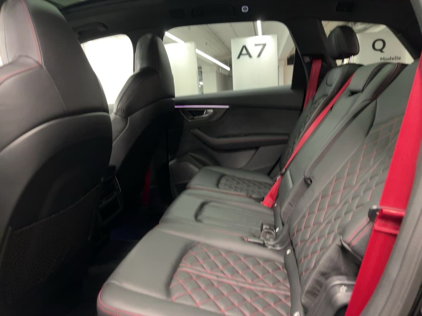 Bild über Audi SQ7 competition plus TFSI quattro tiptronic - für weitere Informationen kontaktieren Sie den Audi Partner