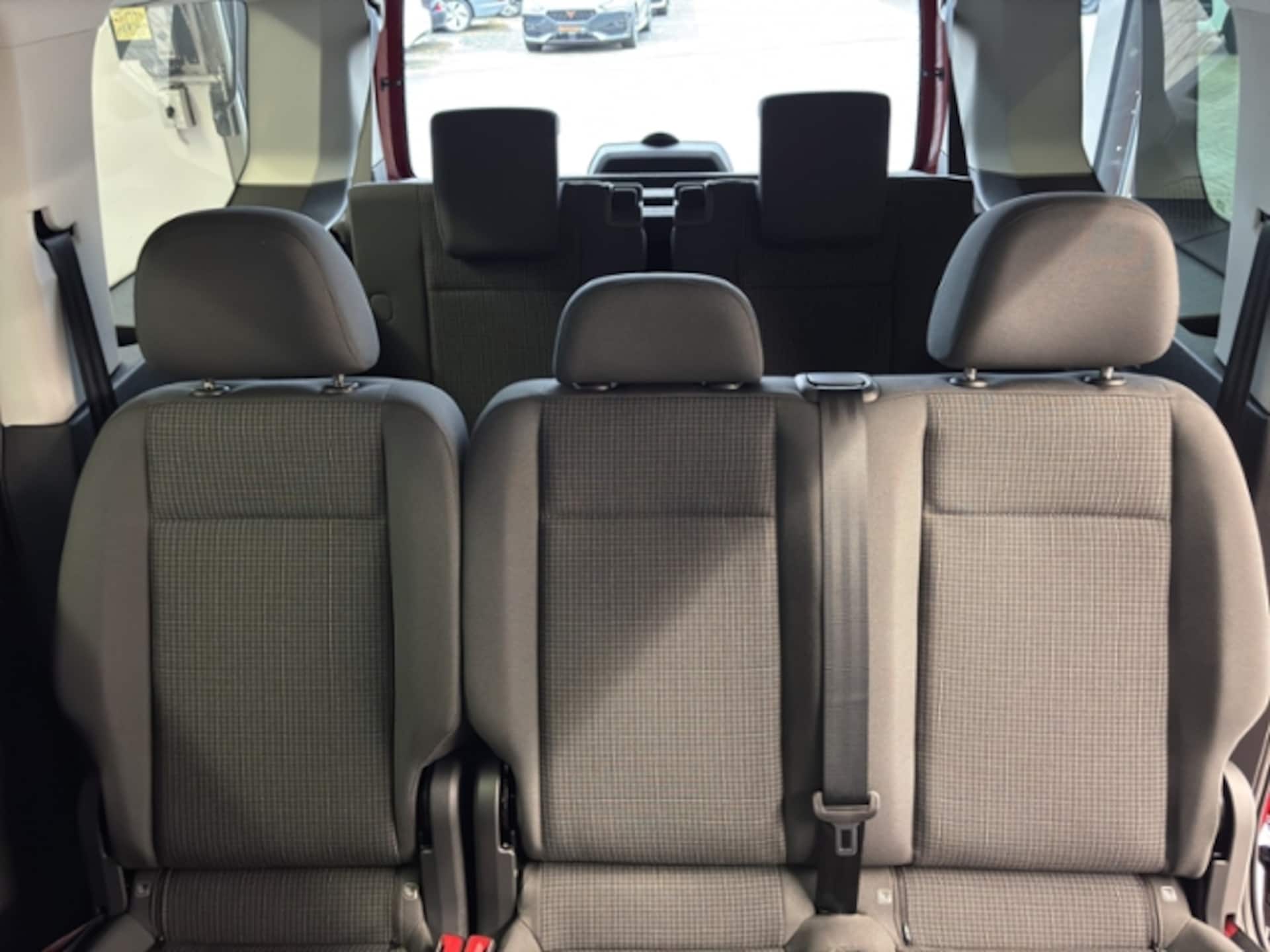 Volkswagen Caddy Maxi Basis-Modell