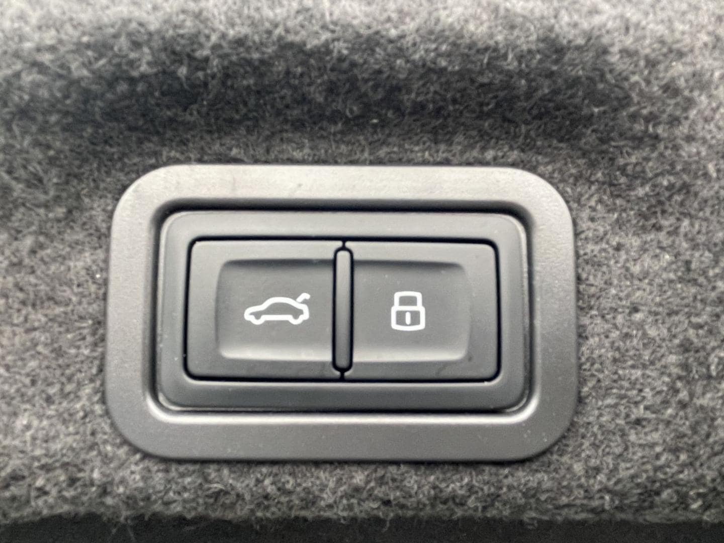 Bild über Audi A6 Limousine TDI 150 kW S tronic - für weitere Informationen kontaktieren Sie den Audi Partner