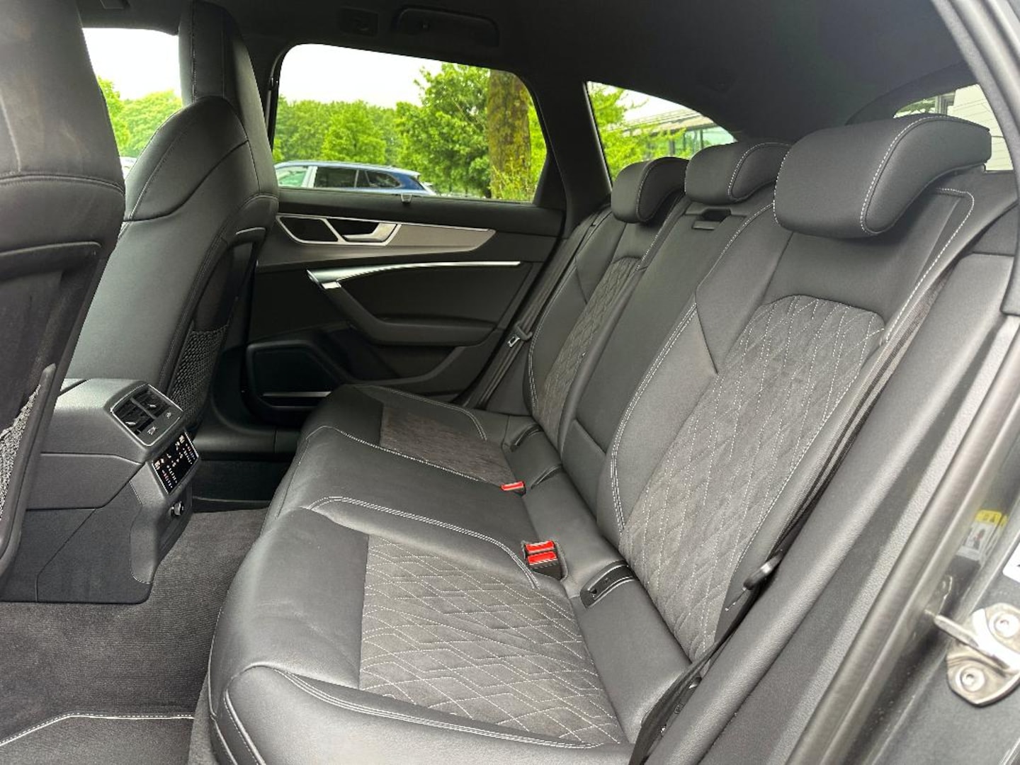 Bild über Audi S6 Avant TDI quattro tiptronic - für weitere Informationen kontaktieren Sie den Audi Partner