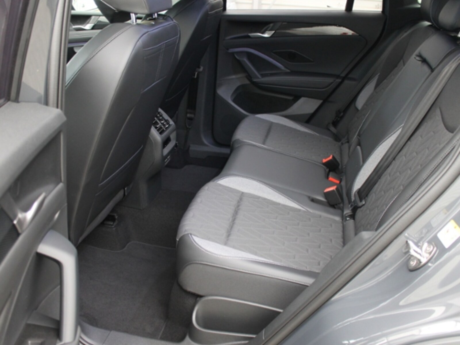 Volkswagen Tiguan – Bild 12