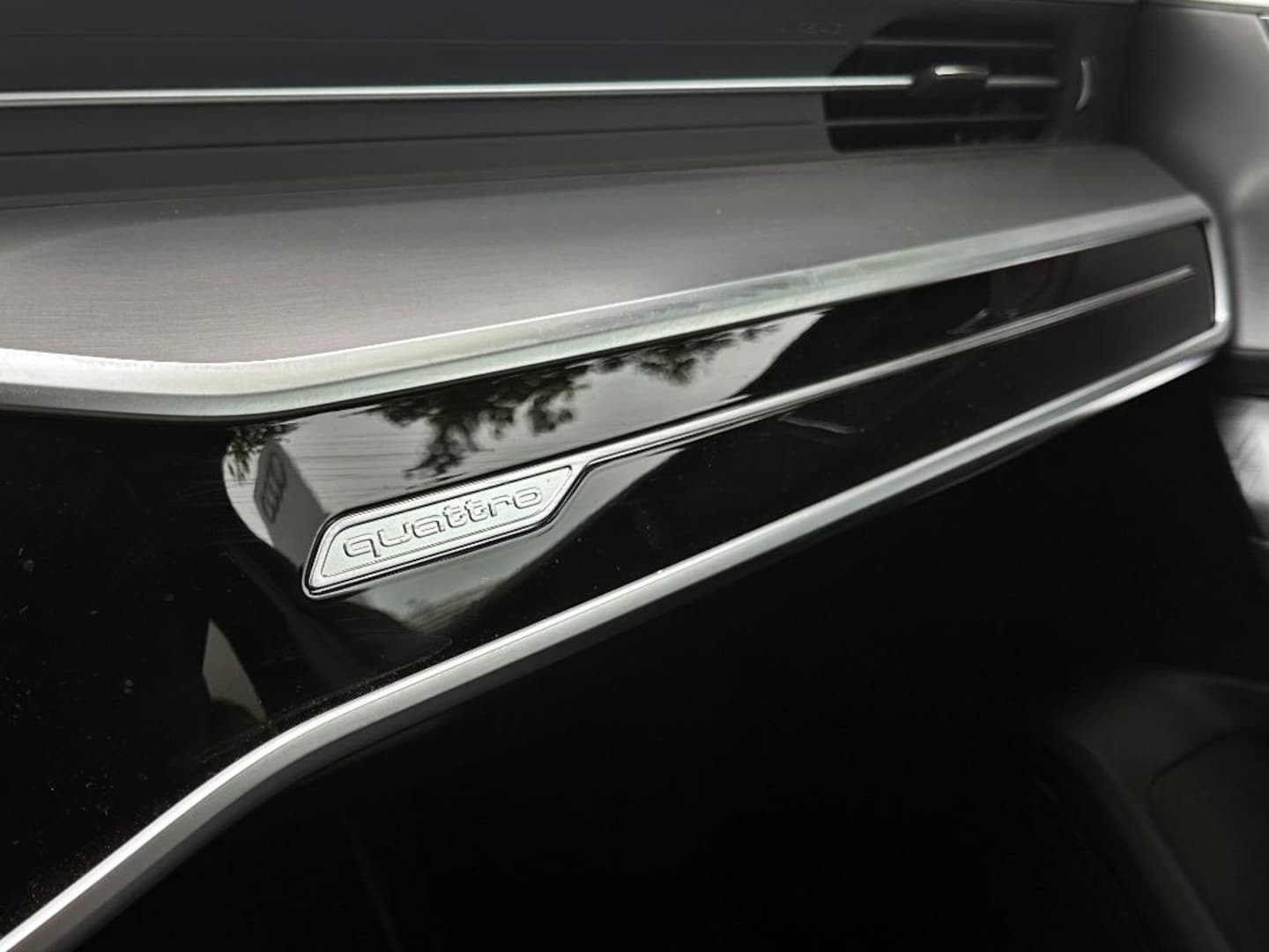 Bild über Audi S6 Avant TDI quattro tiptronic - für weitere Informationen kontaktieren Sie den Audi Partner