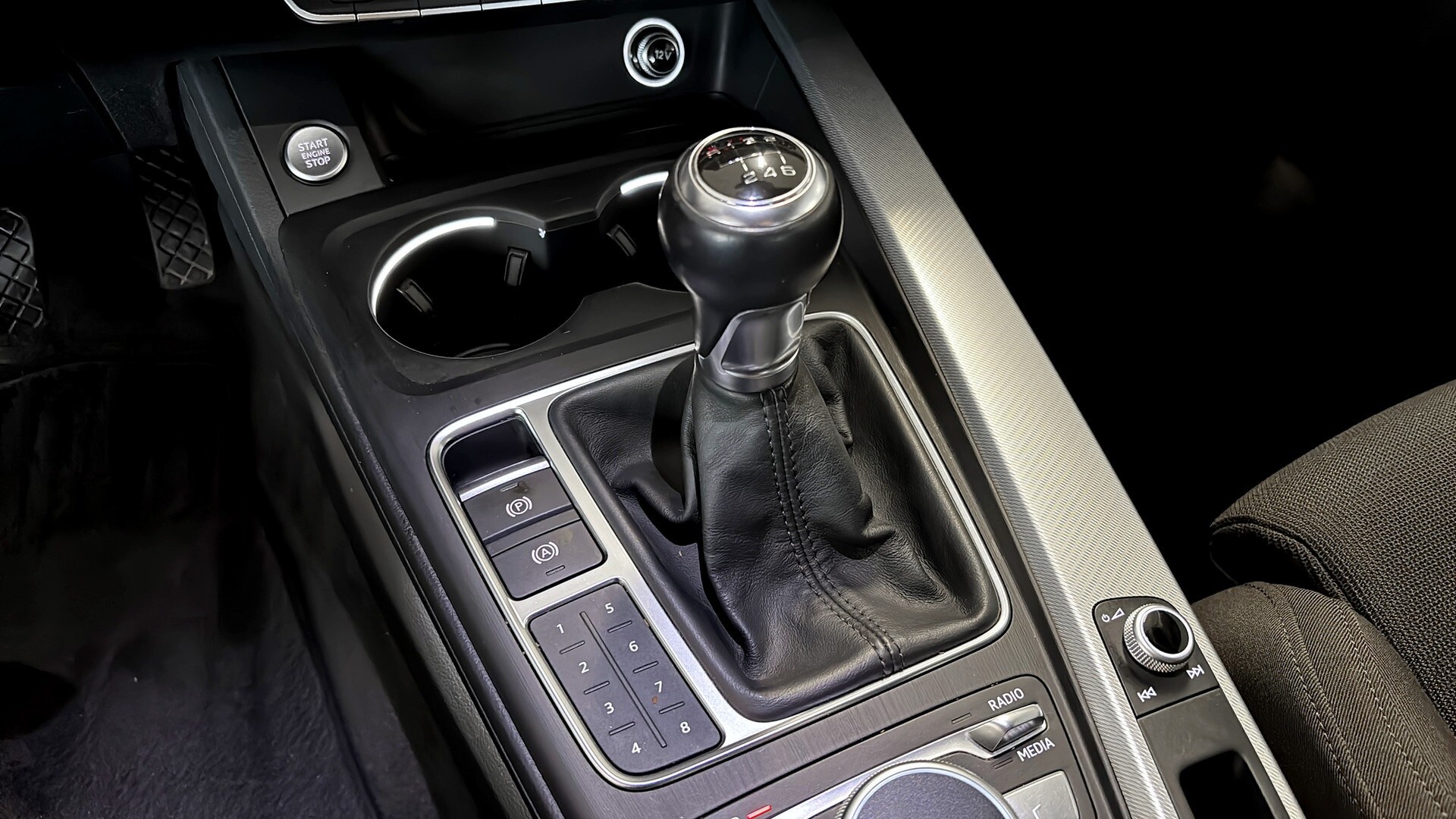 Bild som visar&nbsp;Audi A4 allroad quattro&nbsp;A4 allroad 2.0 TDI quattro Proline 190 hk 6-växlad - för mer information kontakta din Audi Partner