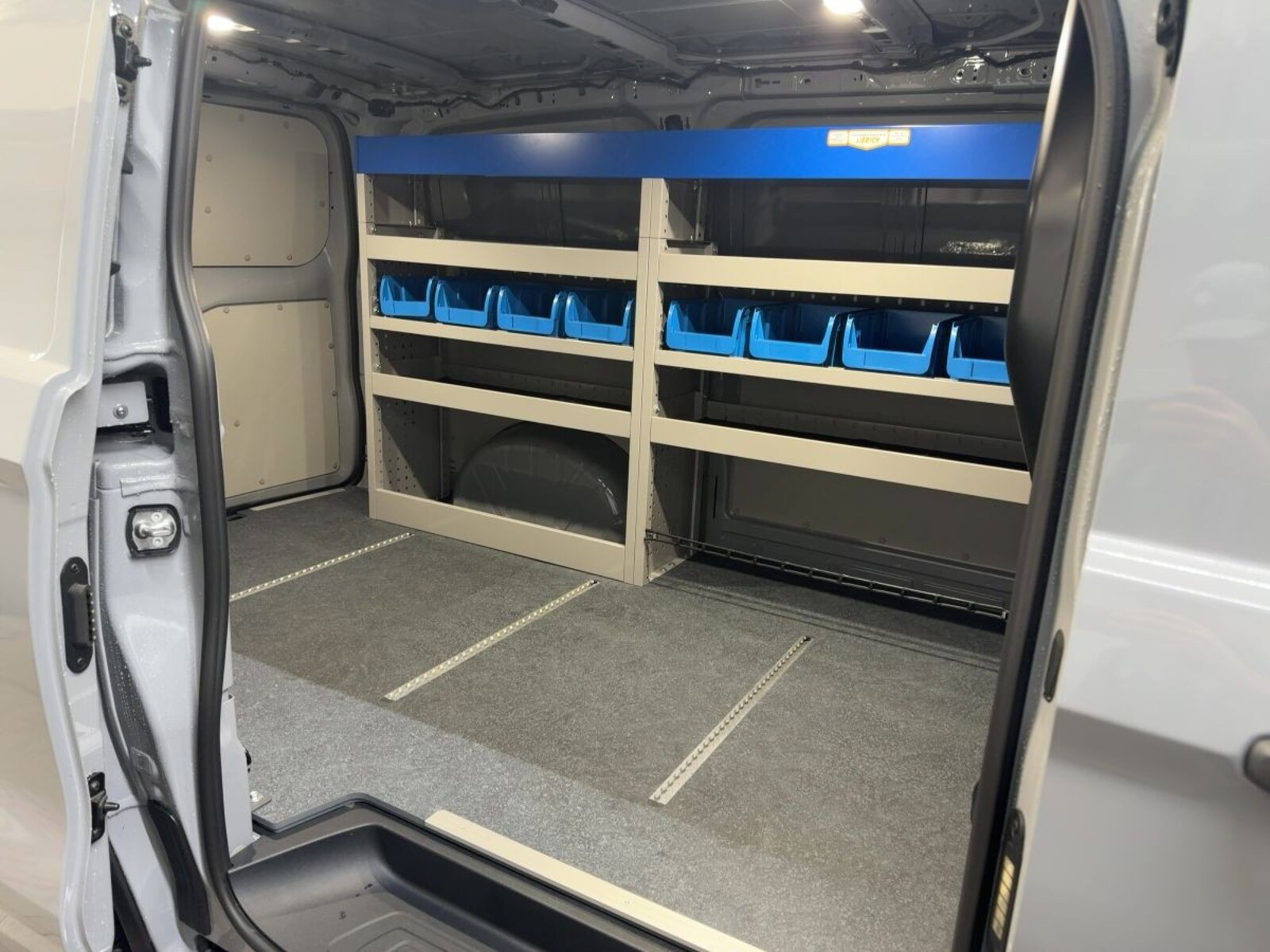 Volkswagen Transporter Kasten kurzer Radstand – Bild 8