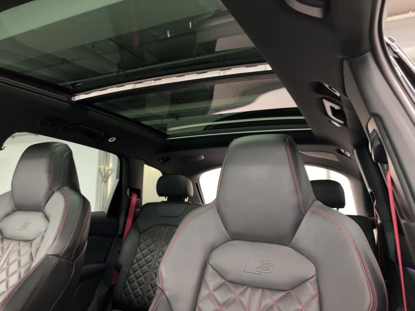 Bild über Audi SQ7 competition plus TFSI quattro tiptronic - für weitere Informationen kontaktieren Sie den Audi Partner