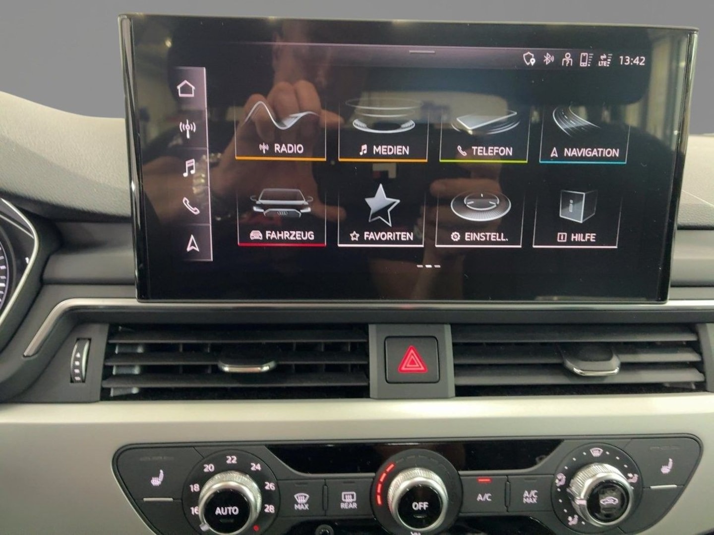 Bild über Audi A4 Avant 35 TFSI S tronic - für weitere Informationen kontaktieren Sie den Audi Partner