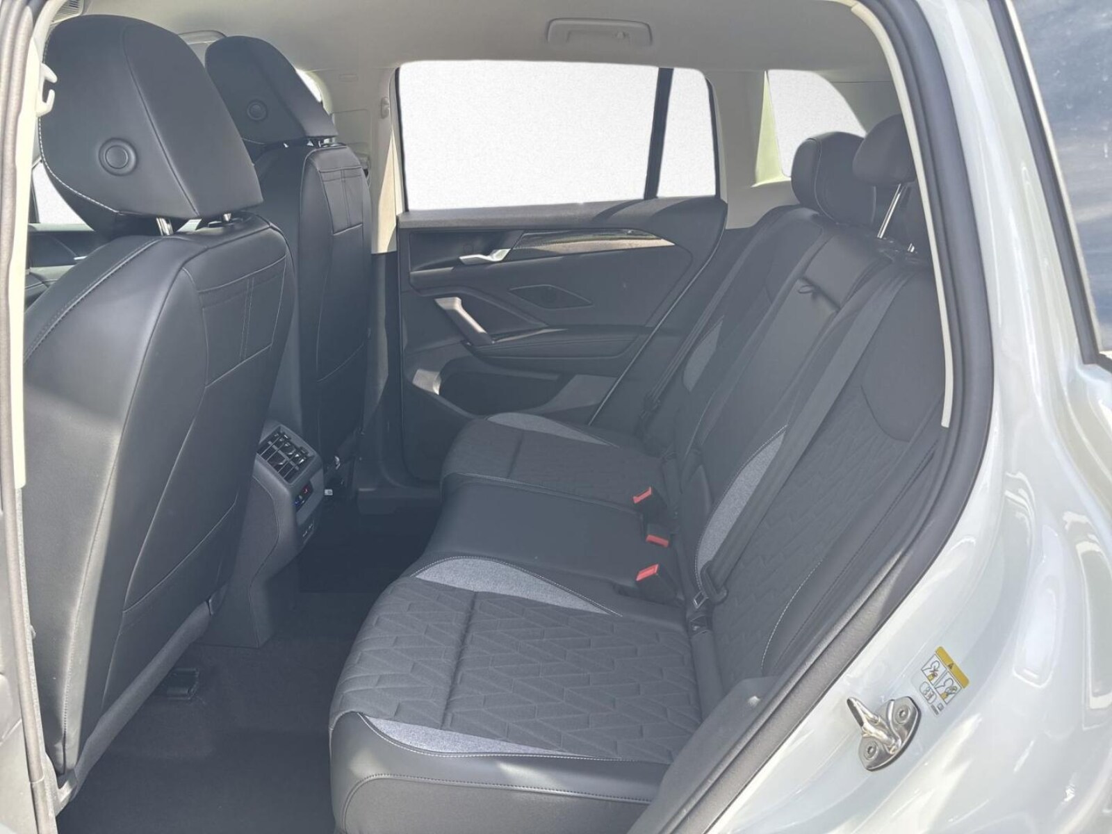 Volkswagen Tiguan – Bild 12