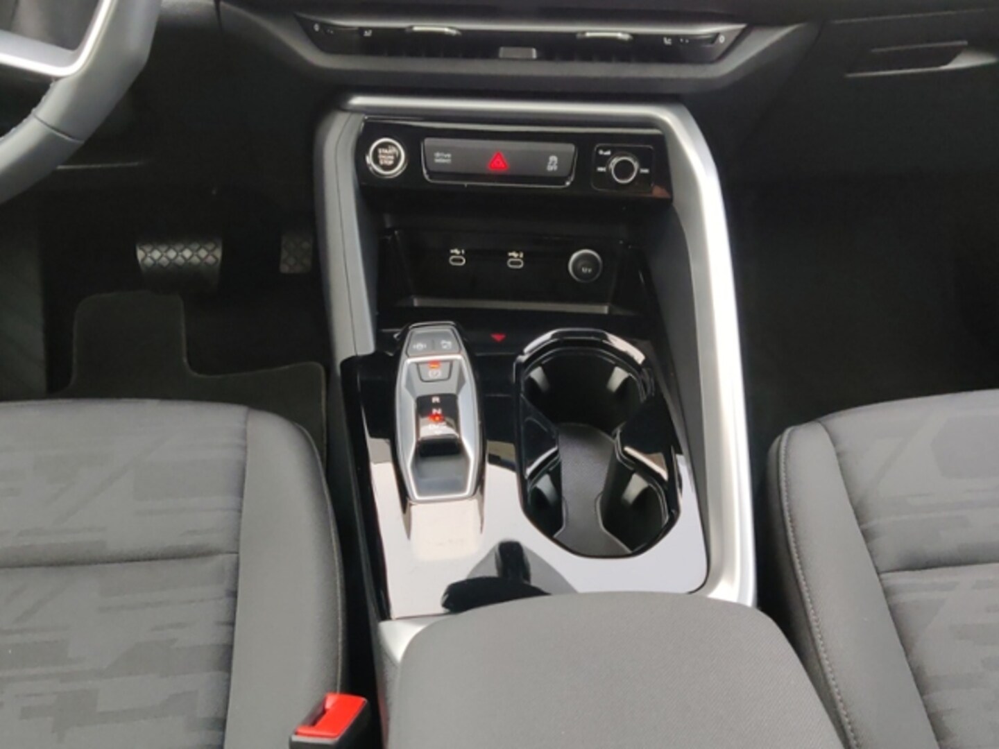 Bild über Audi Q5 SUV TDI quattro 150 kW S tronic - für weitere Informationen kontaktieren Sie den Audi Partner