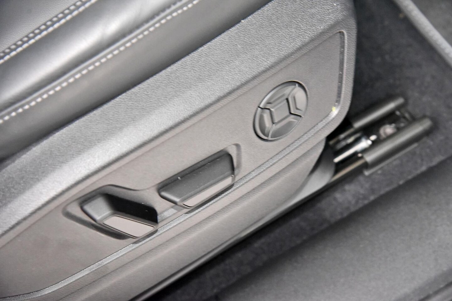 Image about Audi Q5 SUV e-hybrid quattro S tronic