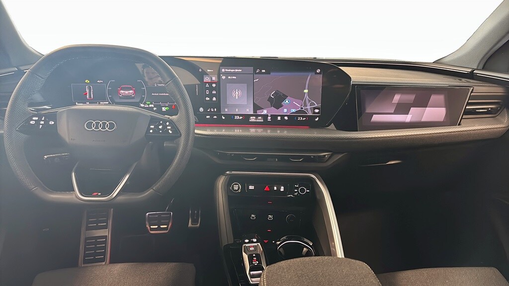Bild som visar&nbsp;Audi Q5 SUV&nbsp;Q5 SUV TDI quattro S line 150 kWS tronic - för mer information kontakta din Audi Partner
