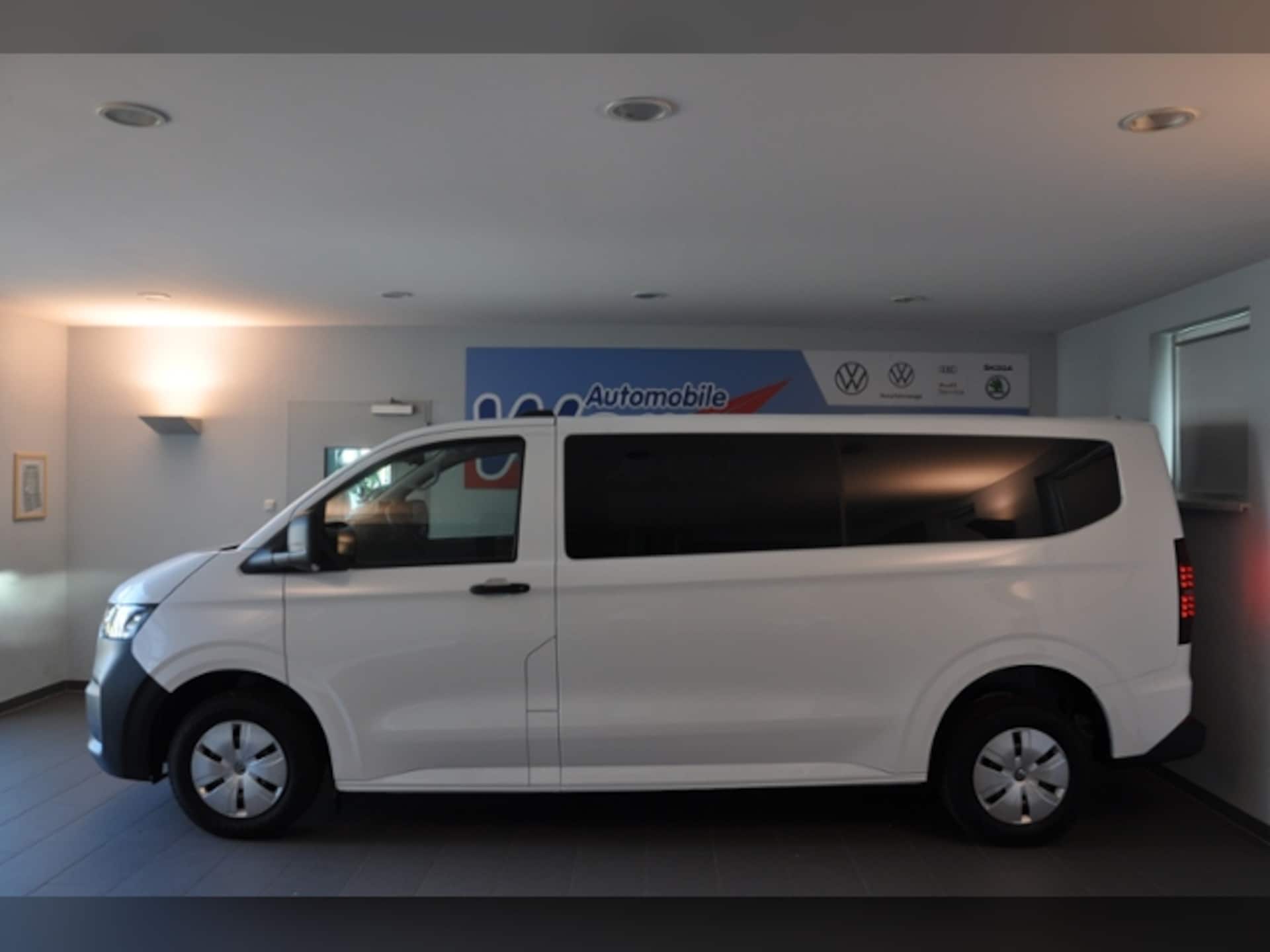 Volkswagen Transporter Kombi langer Radstand