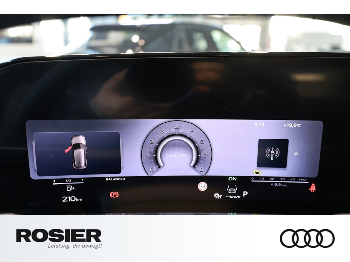 Bild über Audi Q3 SUV TFSI 110 kW S tronic - für weitere Informationen kontaktieren Sie den Audi Partner