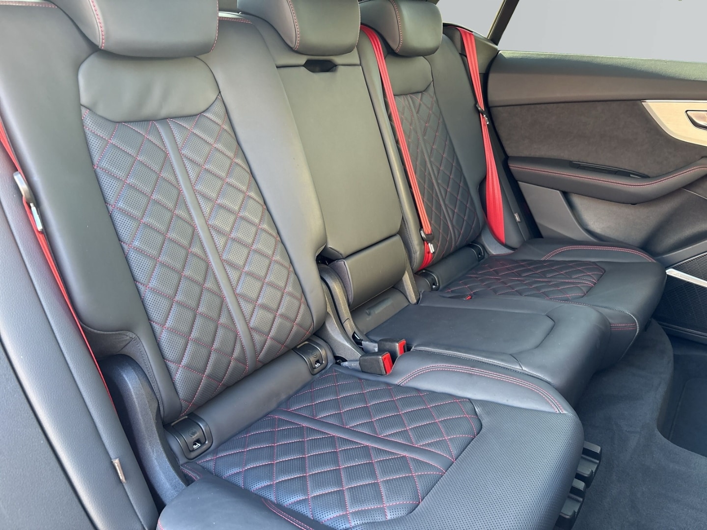 Bild über Audi SQ8 SUV TFSI quattro tiptronic - für weitere Informationen kontaktieren Sie den Audi Partner