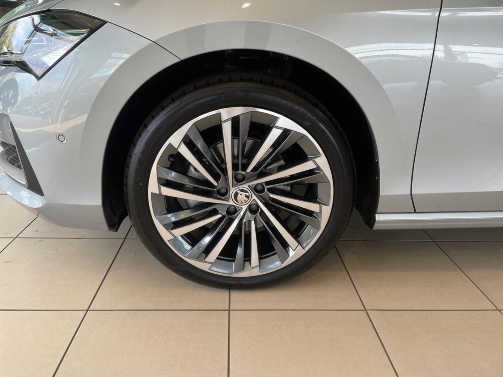Škoda Superb Combi – Bild 8