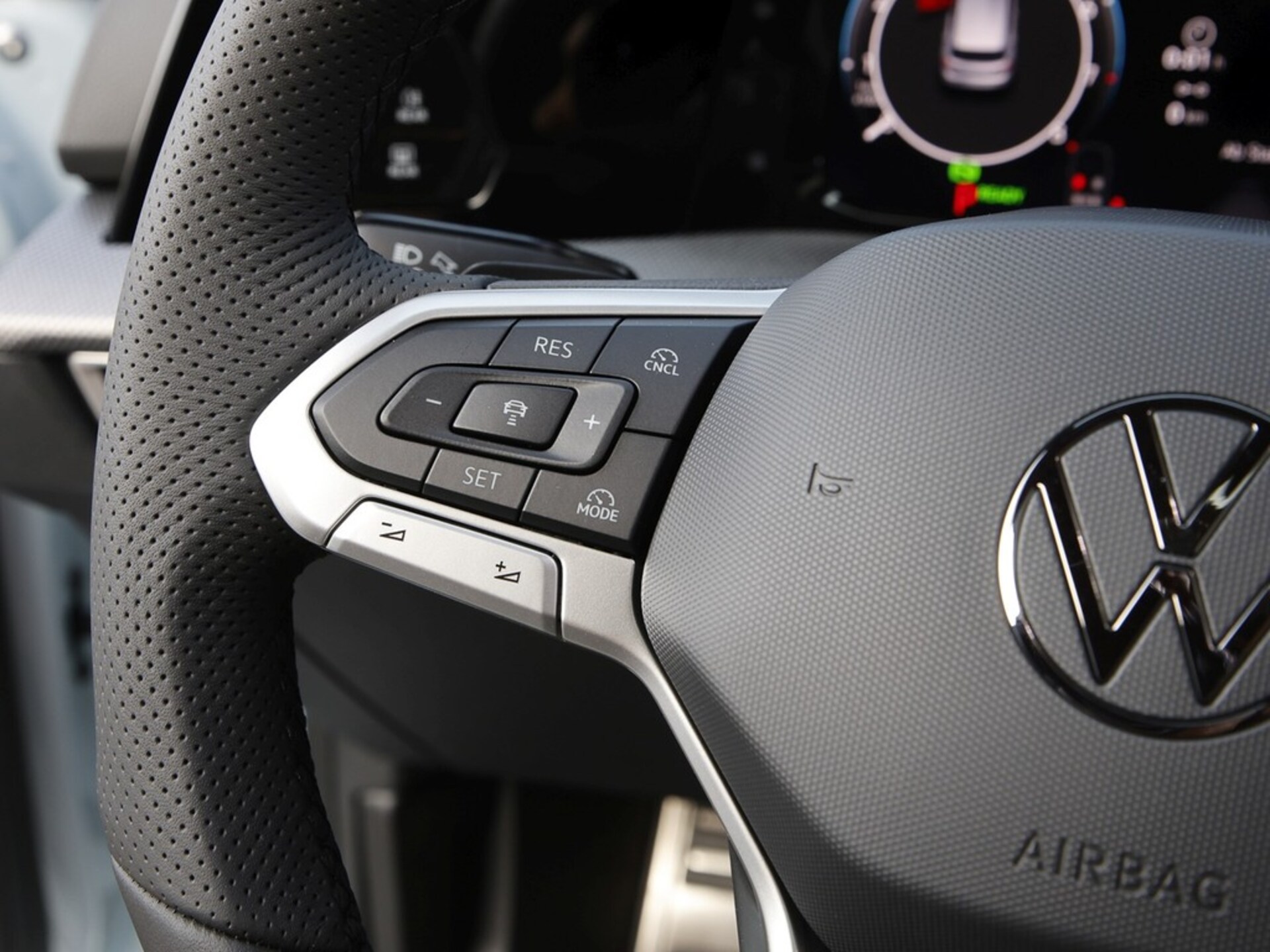 Volkswagen Golf R-Line