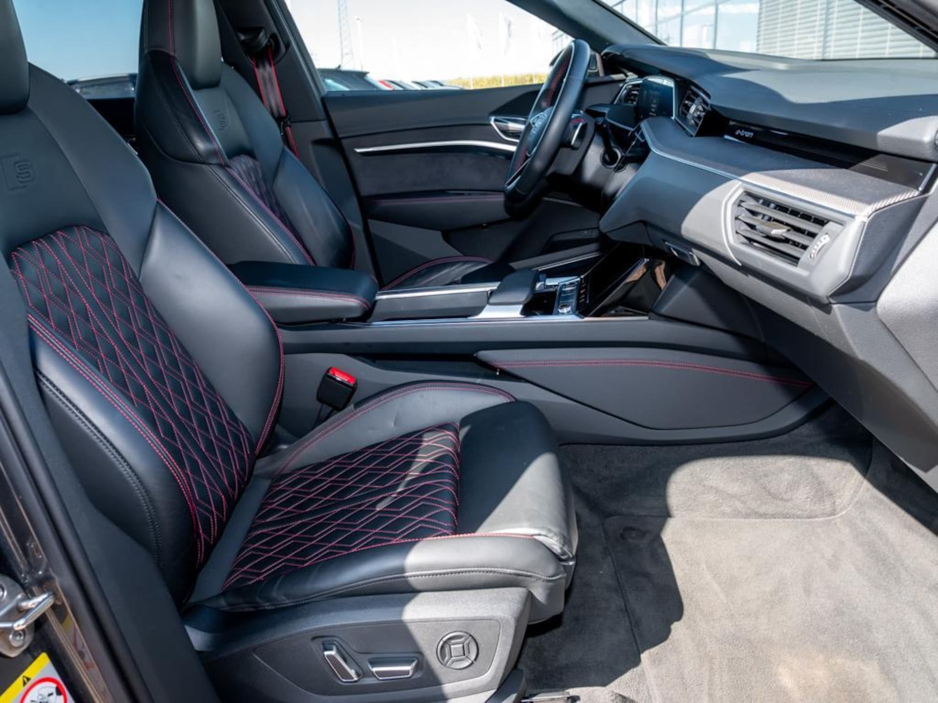 Audi Q8 e-tron S line