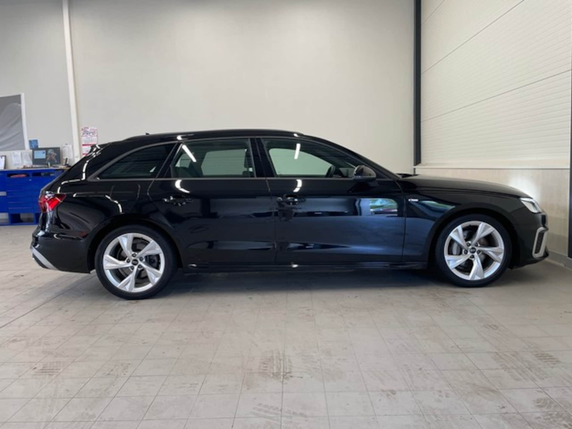 Audi A4 Avant S line