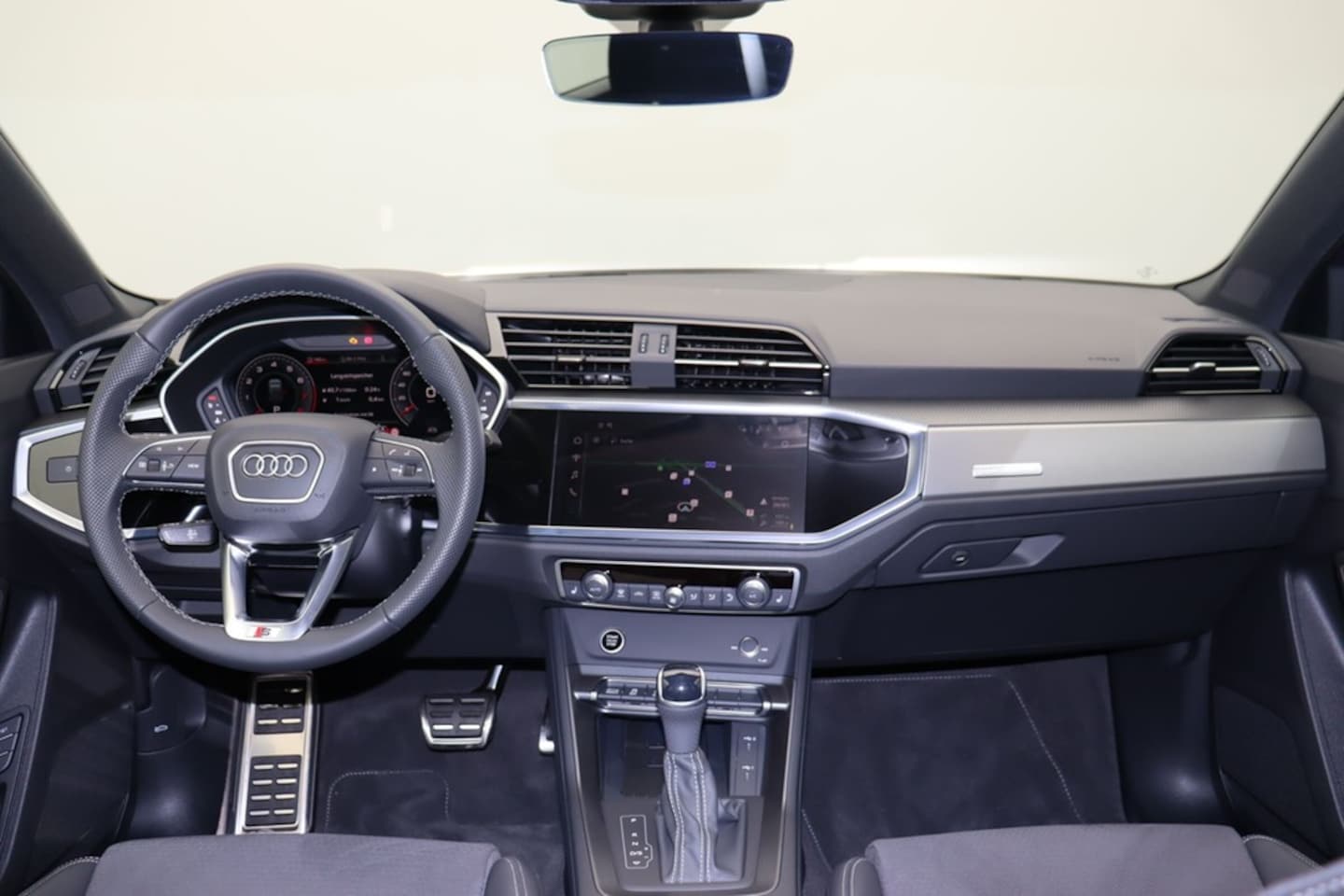 Bild über Audi Q3 advanced 35 TFSI S tronic - für weitere Informationen kontaktieren Sie den Audi Partner