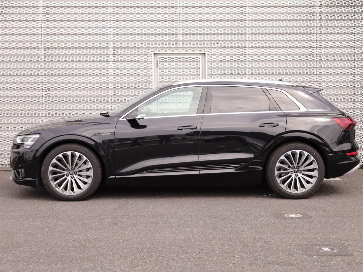Audi e-tron 50 quattro S line 230,00 kW for more details contact your dealer