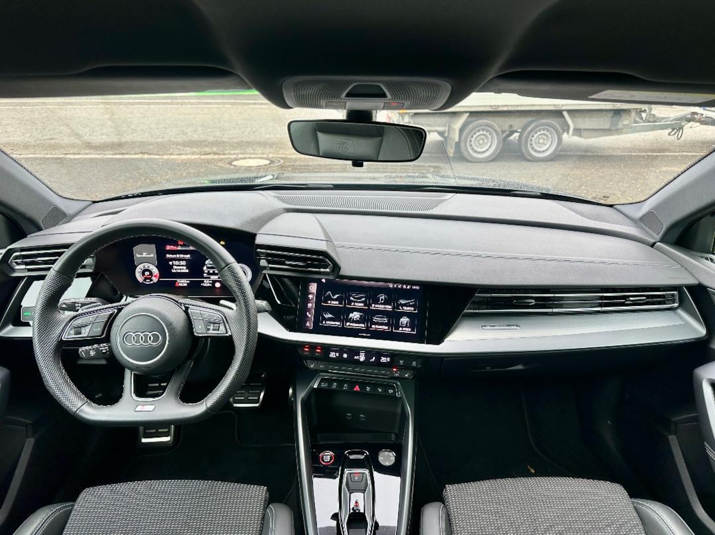 Bild über Audi S3 Sportback TFSI quattro S tronic - für weitere Informationen kontaktieren Sie den Audi Partner
