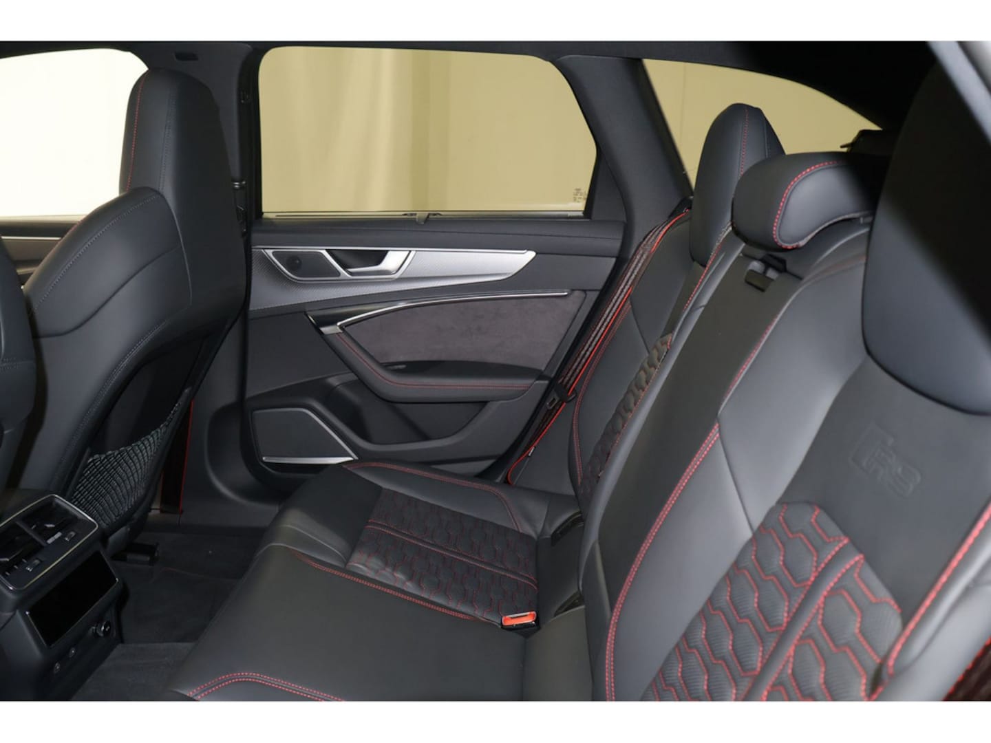 Bild über Audi RS 6 Avant TFSI quattro tiptronic - für weitere Informationen kontaktieren Sie den Audi Partner