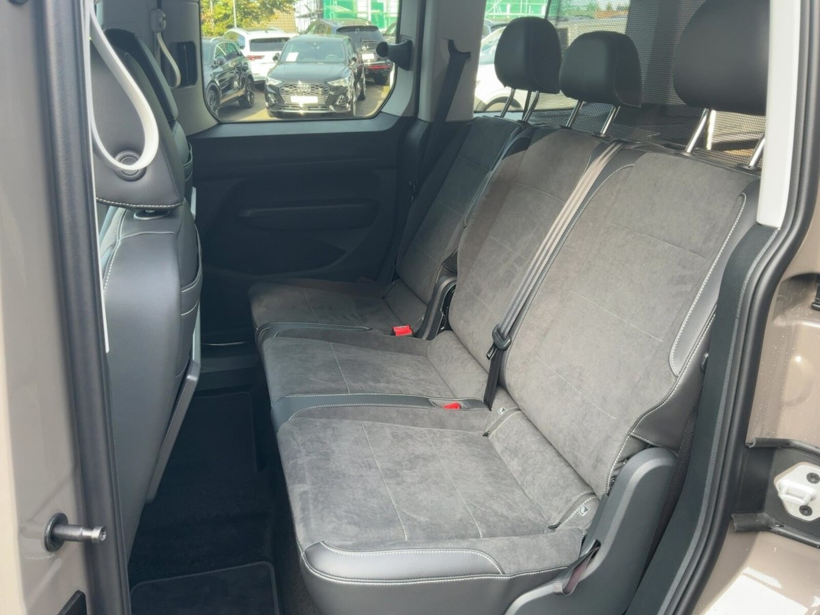 Volkswagen Caddy Kombi – Bild 8