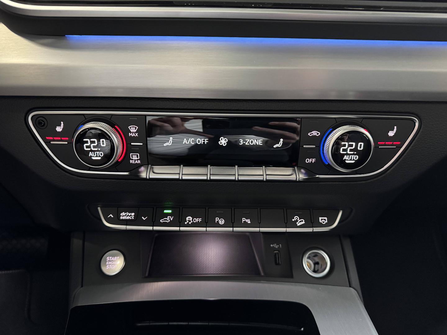 Image about Audi Q5 TFSI e S line 50 TFSI e Hybride rechargeable quattro 220 kW (299 ch) S tronic