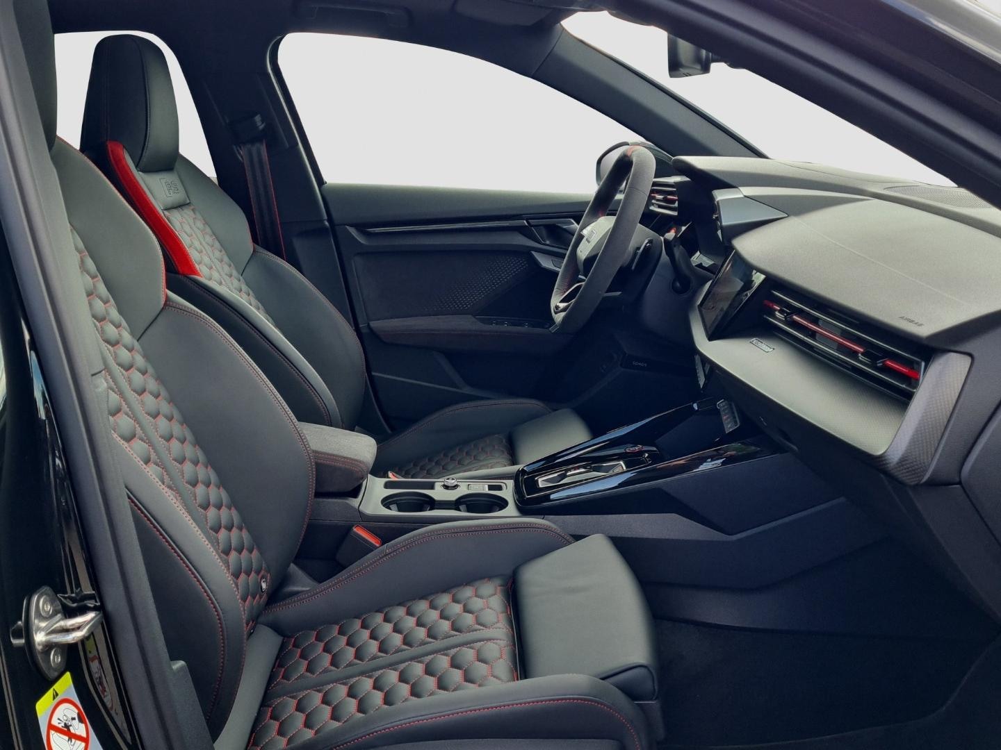 Bild über Audi RS 3 Limousine TFSI quattro 294 kW S tronic - für weitere Informationen kontaktieren Sie den Audi Partner