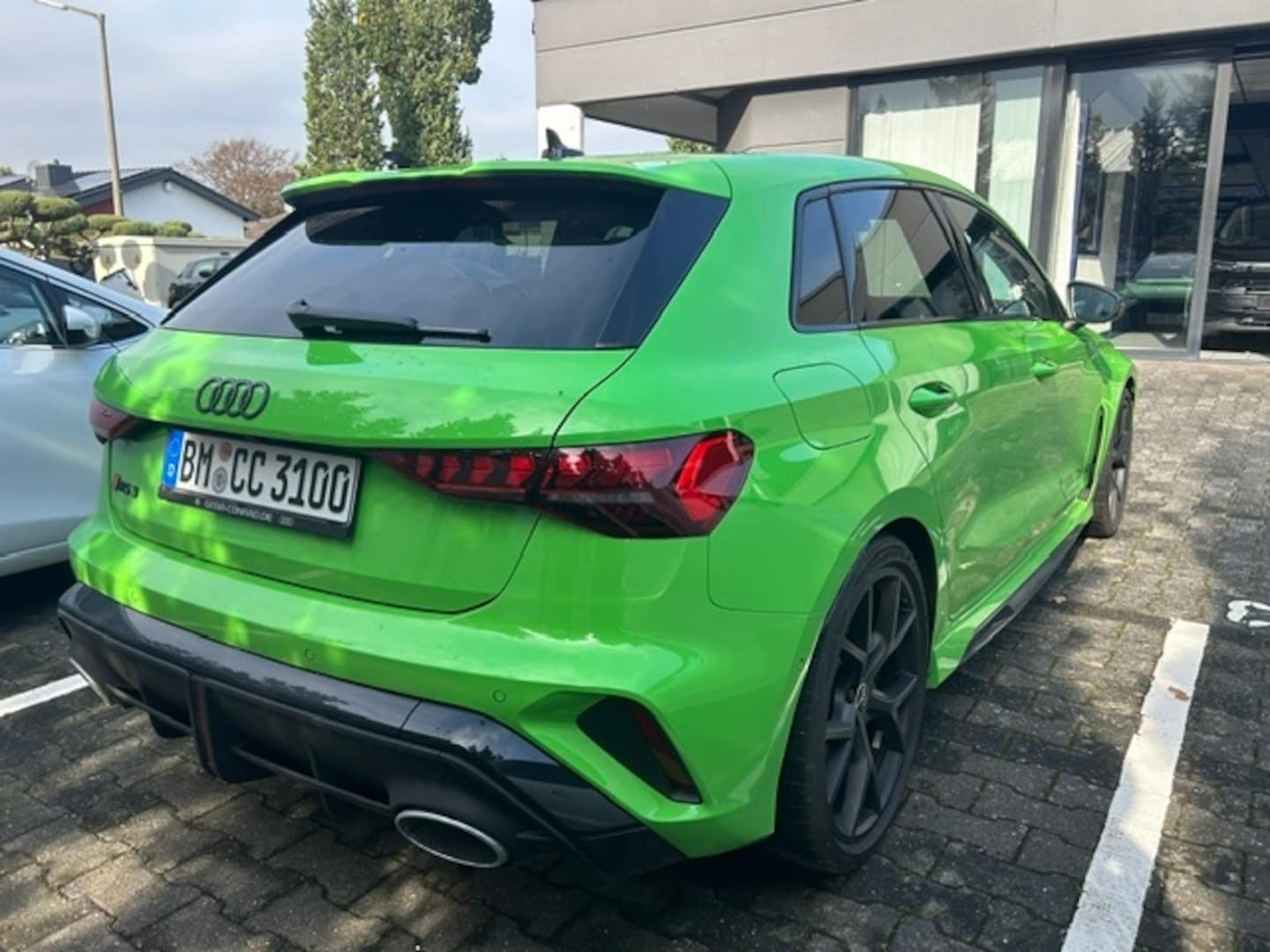 Bild über Audi RS 3 Sportback TFSI quattro 294 kW S tronic - für weitere Informationen kontaktieren Sie den Audi Partner
