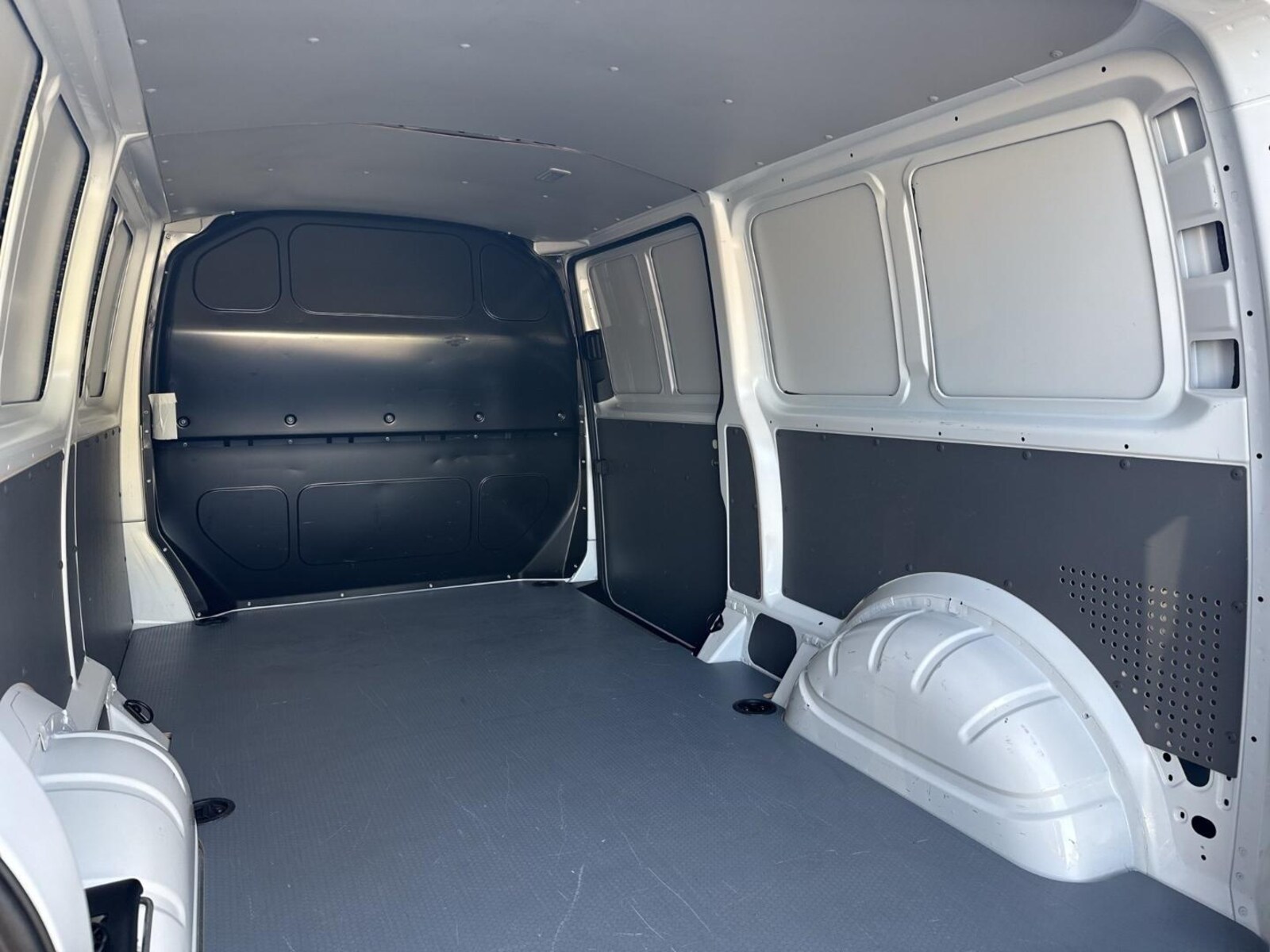Volkswagen T6.1 Transporter Kasten langer Radstand – Bild 11