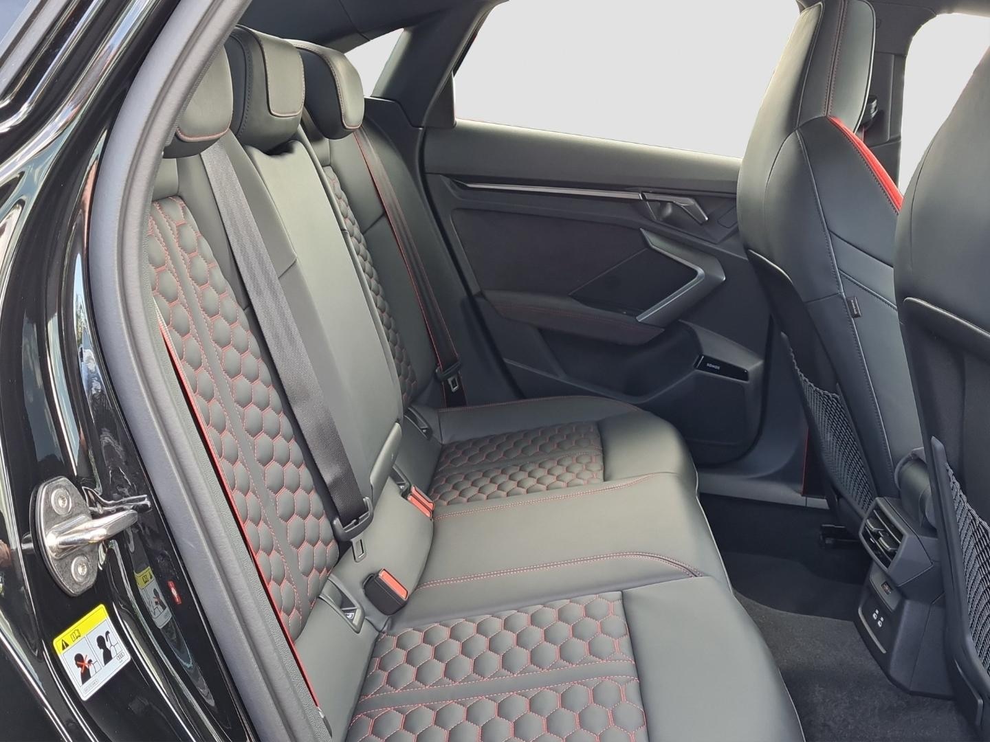 Bild über Audi RS 3 Limousine TFSI quattro 294 kW S tronic - für weitere Informationen kontaktieren Sie den Audi Partner