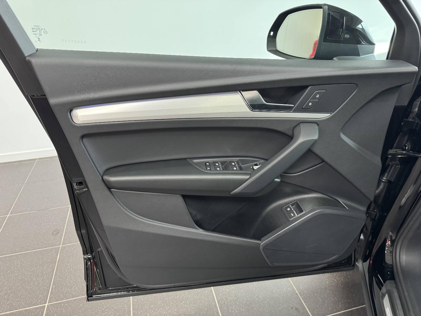 Image about Audi Q5 TFSI e S line 50 TFSI e Hybride rechargeable quattro 220 kW (299 ch) S tronic