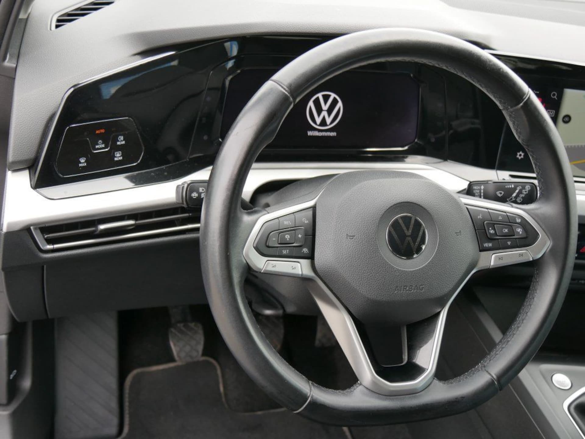 Volkswagen Golf Life