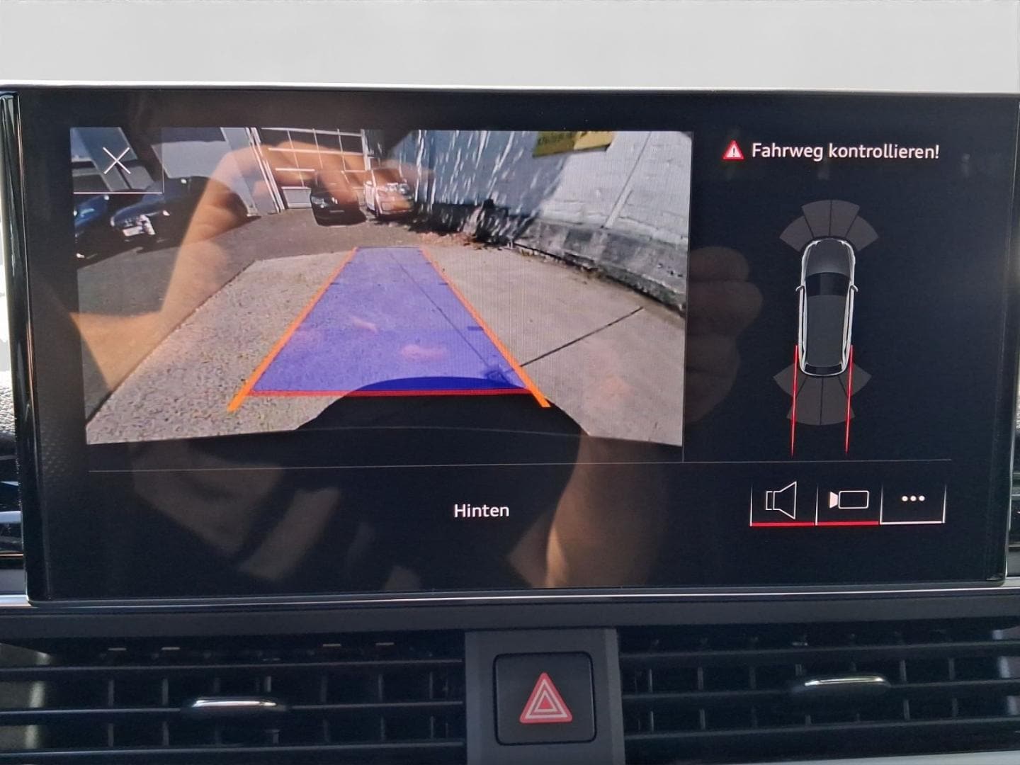 Bild über Audi A4 Avant S line 40 TDI quattro S tronic - für weitere Informationen kontaktieren Sie den Audi Partner