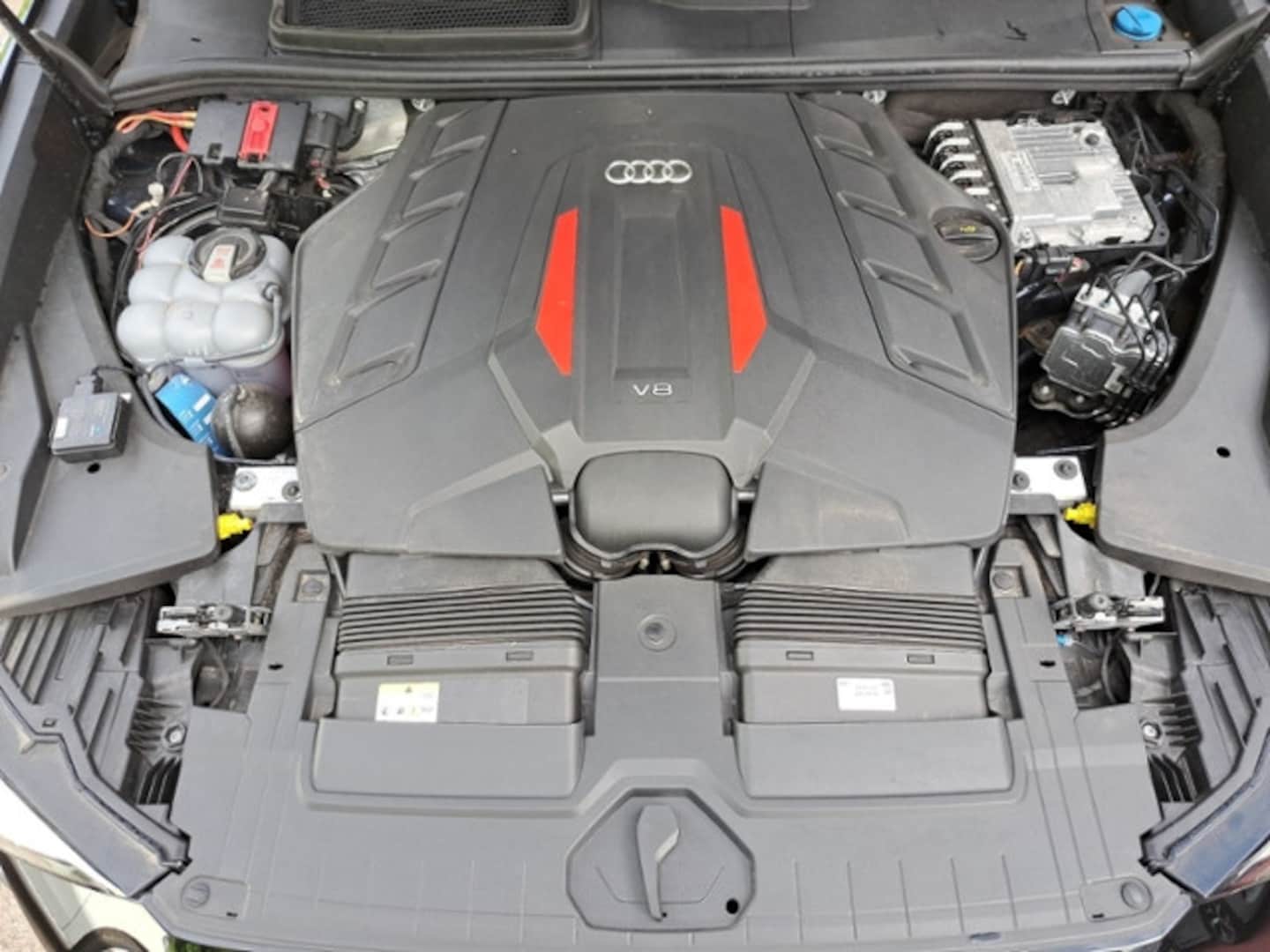 Bild über Audi SQ8 TFSI quattro tiptronic - für weitere Informationen kontaktieren Sie den Audi Partner