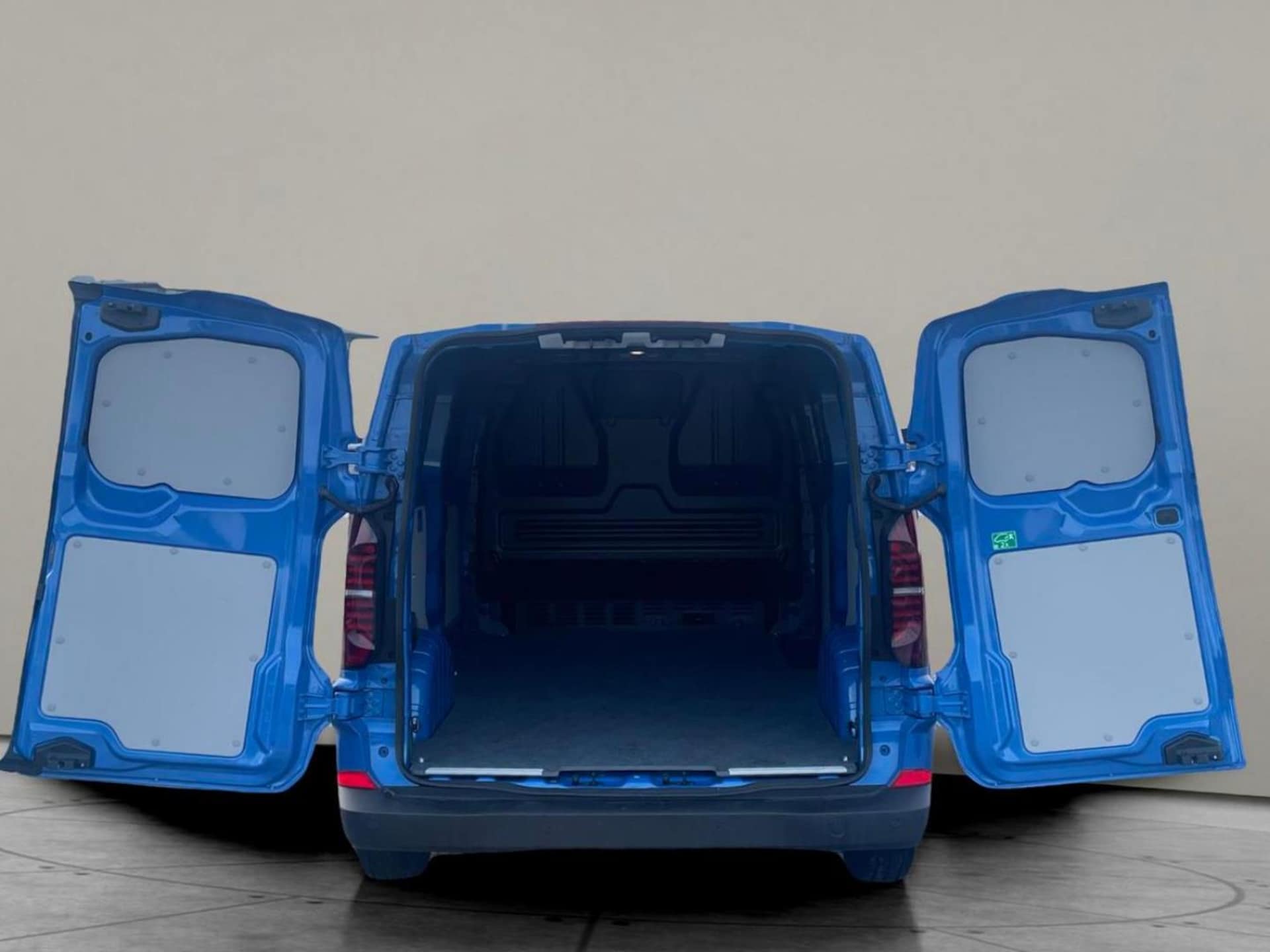 Volkswagen Transporter Furgon długi rozstaw osi