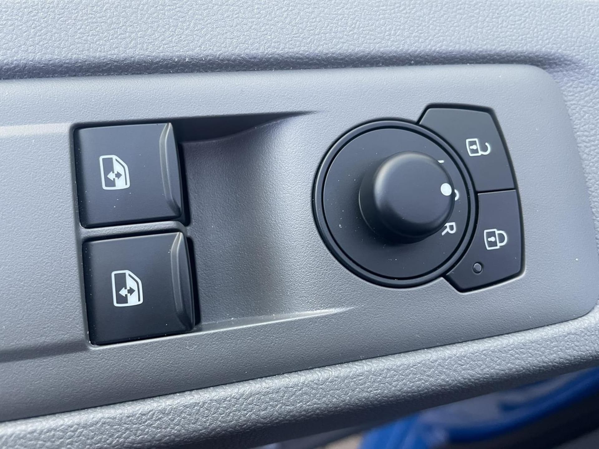 Volkswagen Transporter Furgon długi rozstaw osi