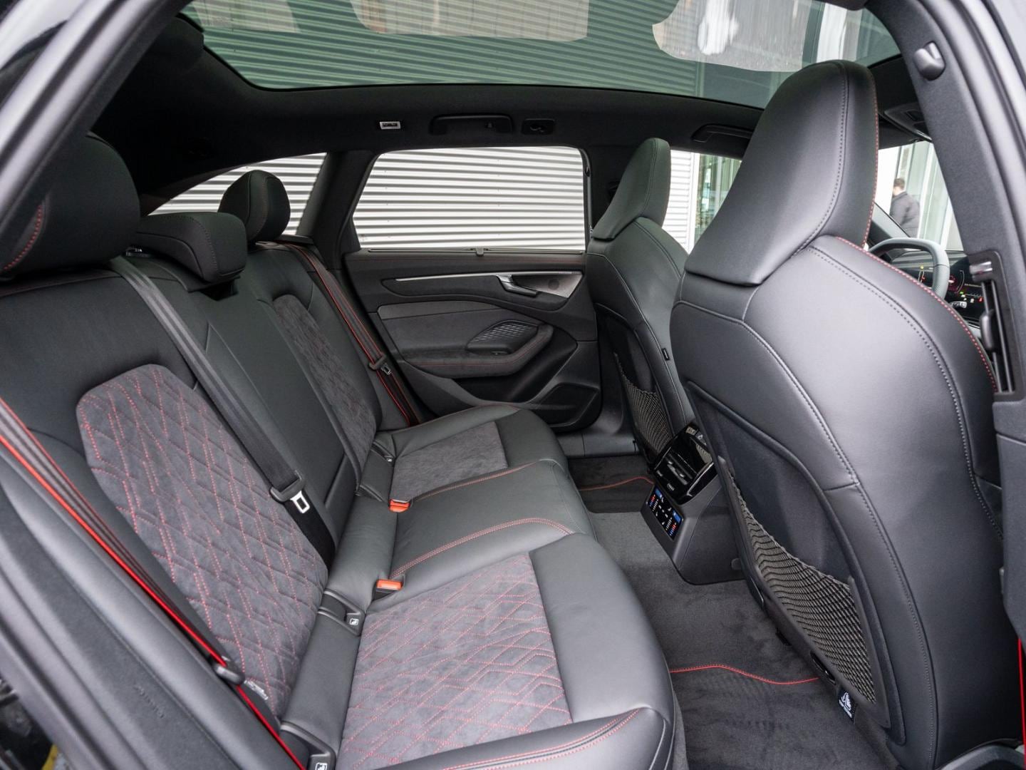 Bild über Audi A6 Avant e-hybrid e-hybrid quattro 270 kW S tronic - für weitere Informationen kontaktieren Sie den Audi Partner