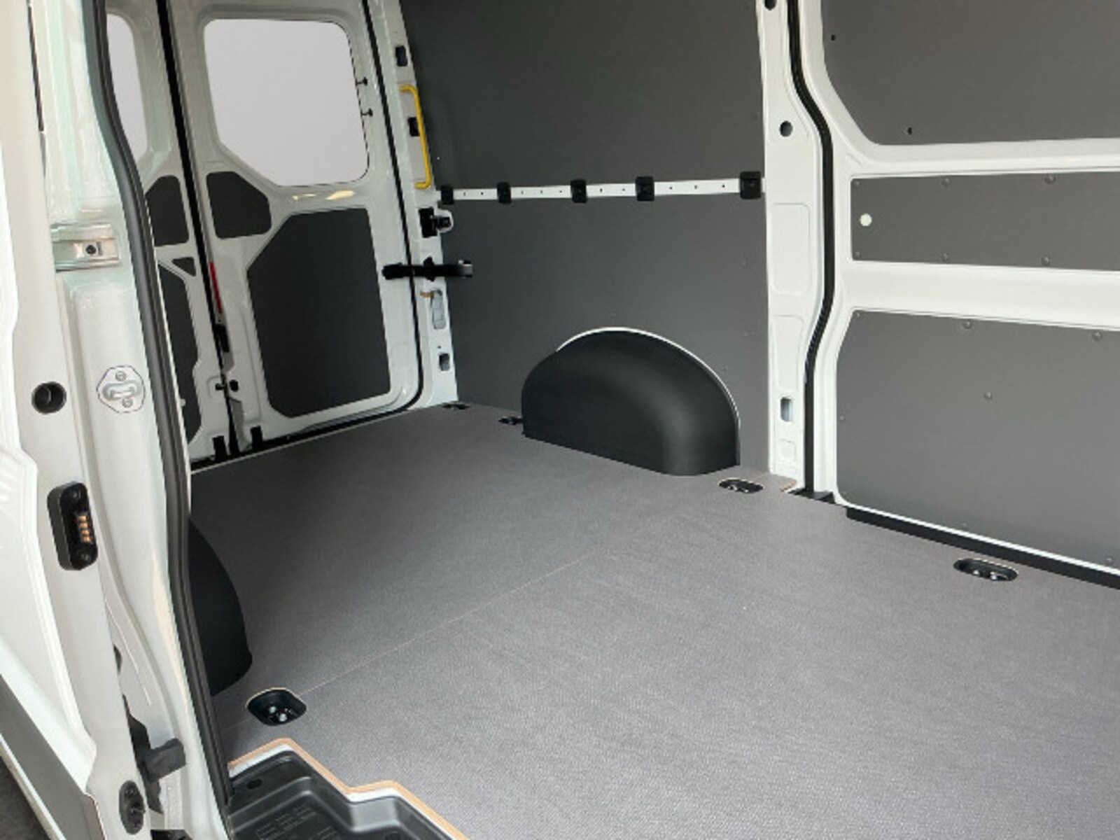 Volkswagen Crafter Kasten mittlerer Radstand – Bild 19