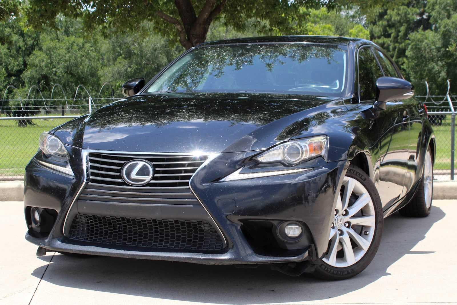 2016 Lexus IS 350 200t's photo