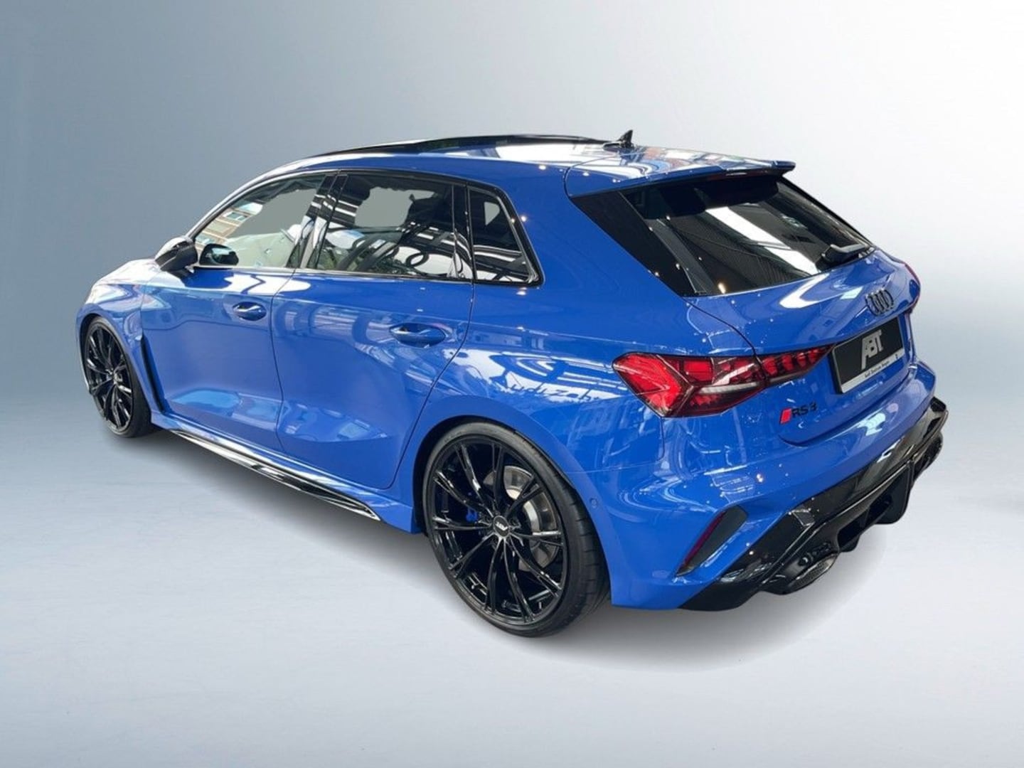 Bild über Audi RS 3 Sportback TFSI quattro S tronic - für weitere Informationen kontaktieren Sie den Audi Partner