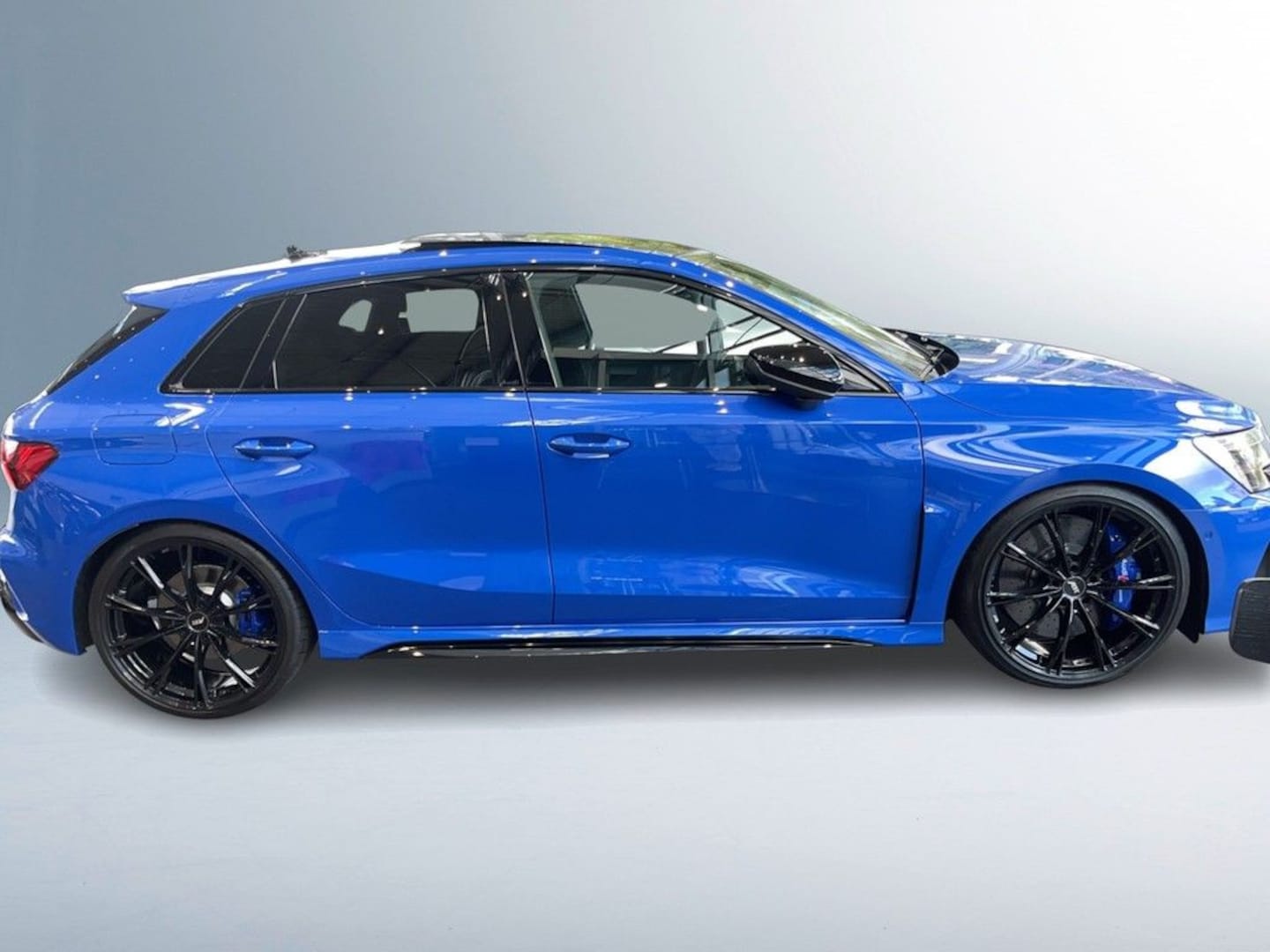 Bild über Audi RS 3 Sportback TFSI quattro S tronic - für weitere Informationen kontaktieren Sie den Audi Partner
