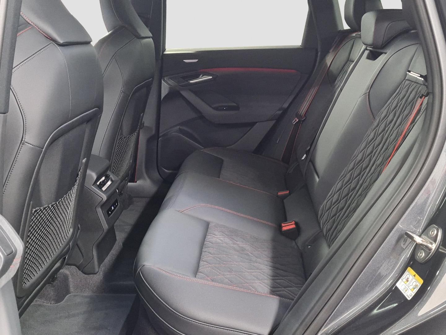 Bild über Audi Q6 SUV e-tron S line business e-tron quattro 315 kW - für weitere Informationen kontaktieren Sie den Audi Partner
