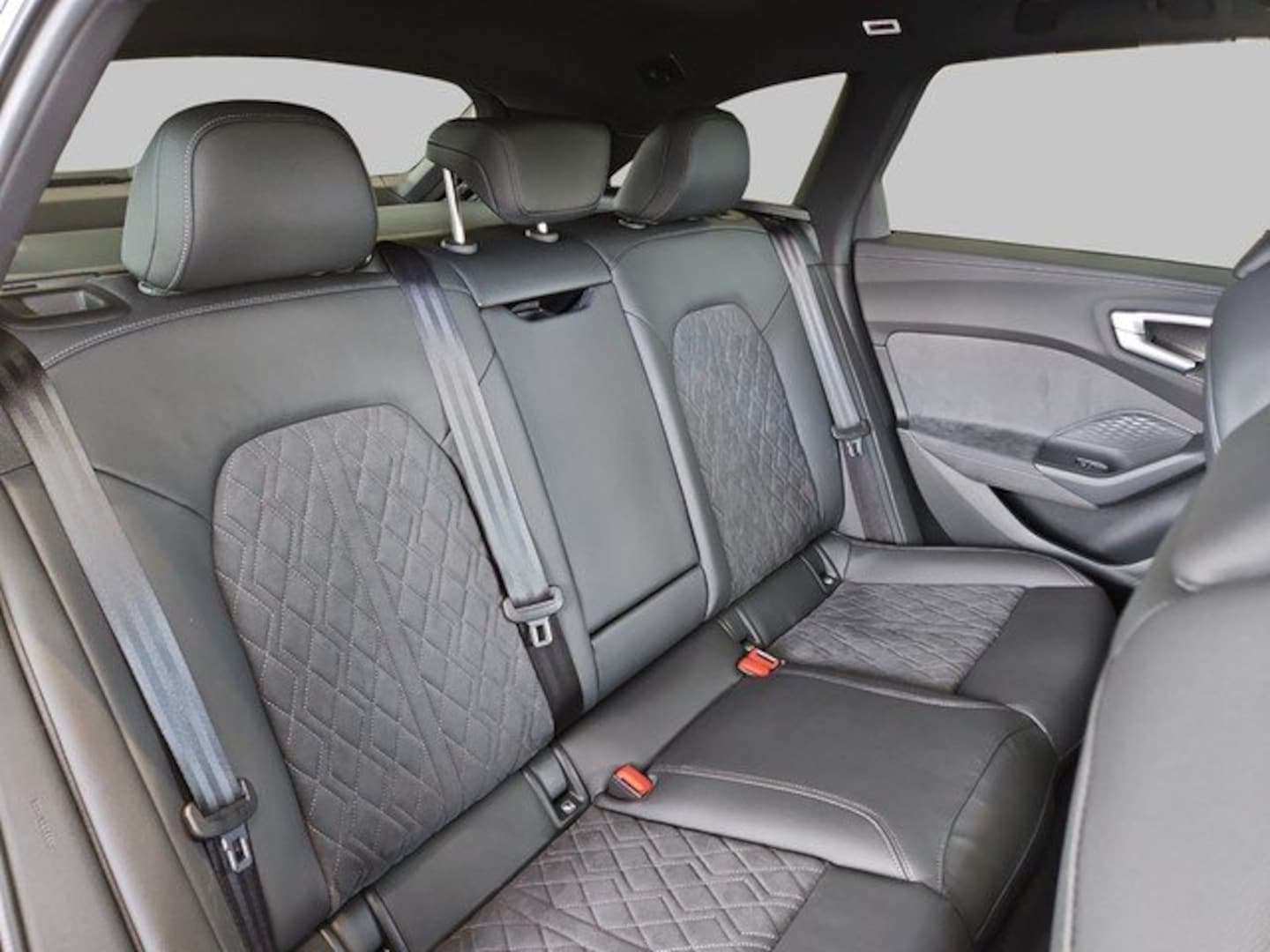 Bild über Audi A5 Avant TDI quattro 150 kW S tronic - für weitere Informationen kontaktieren Sie den Audi Partner