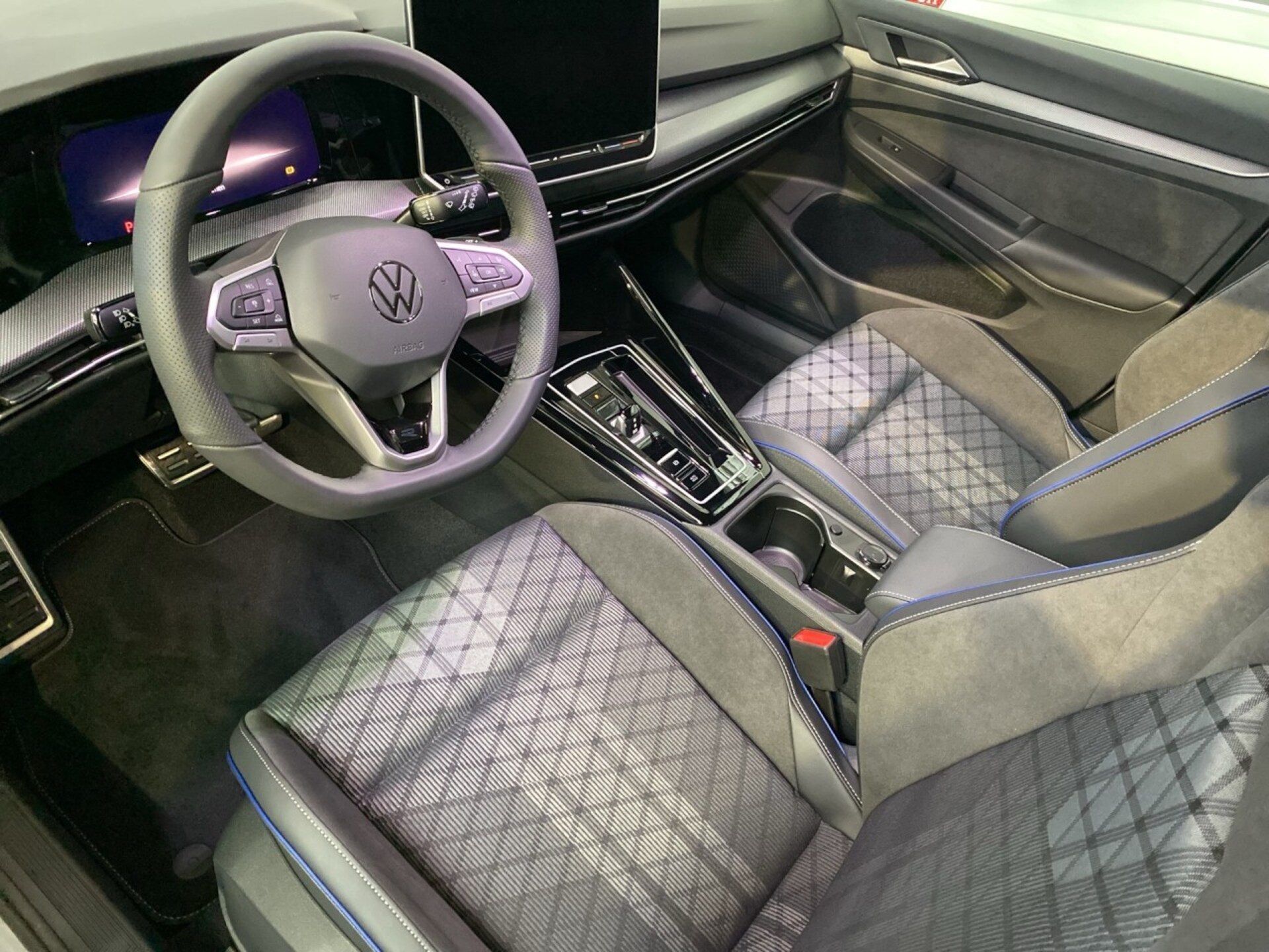 Volkswagen Golf R-Line